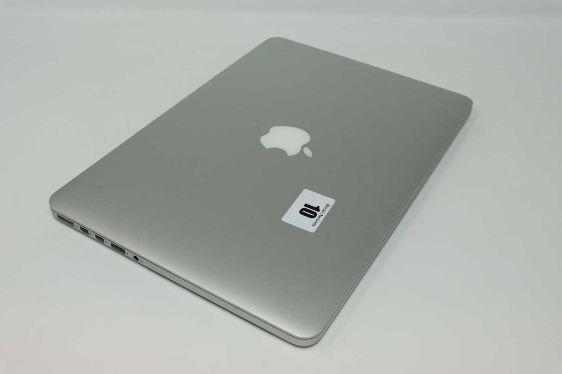 A pre-owned MacBook Pro A1502 sold for parts (Serial: C02RW7GGFVH5) (No Motherboard Present. HD