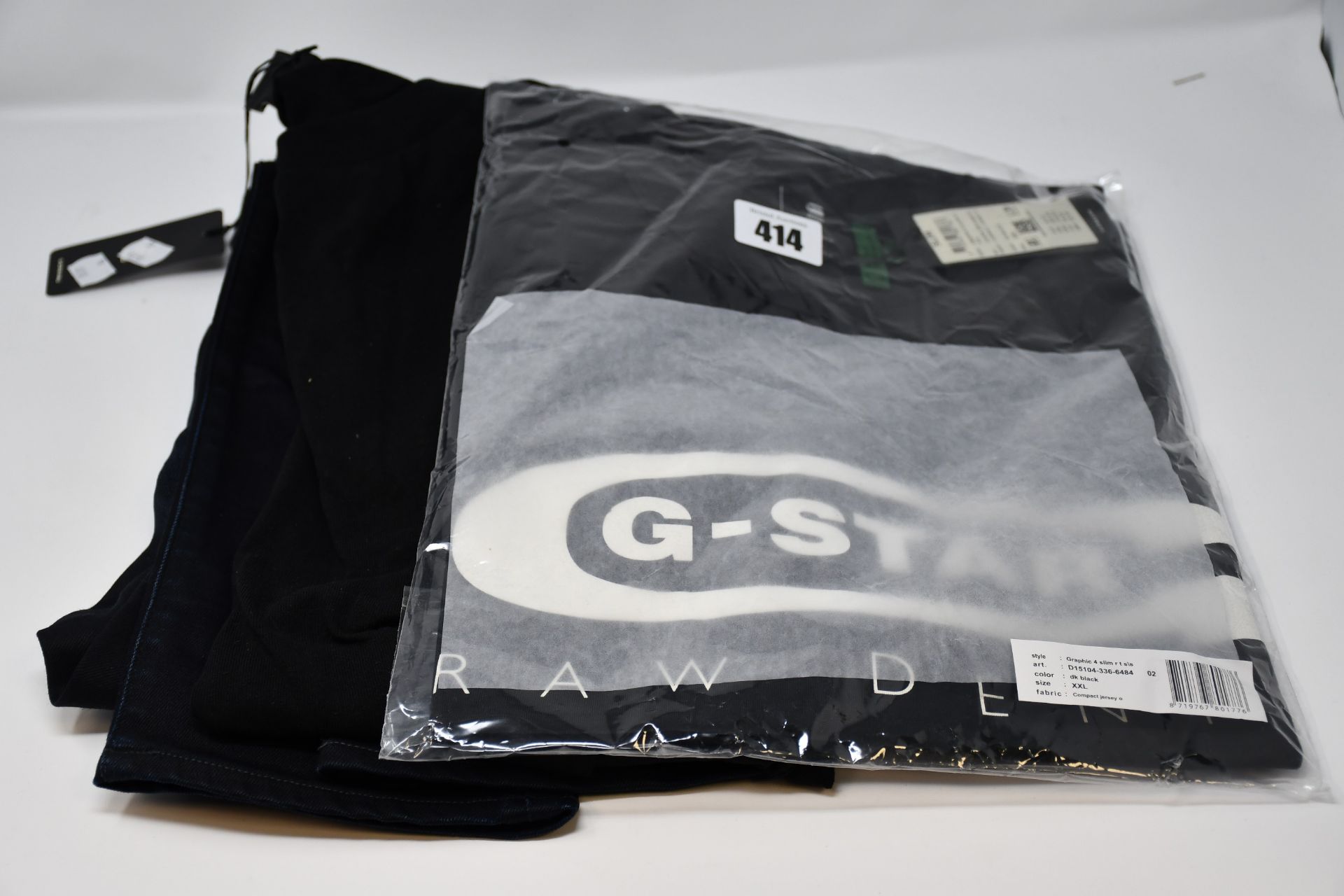 A pair of as new G Star Raw 3301 slim jeans (28/32 - RRP £110), G Star Raw Swando T-shirt (S -