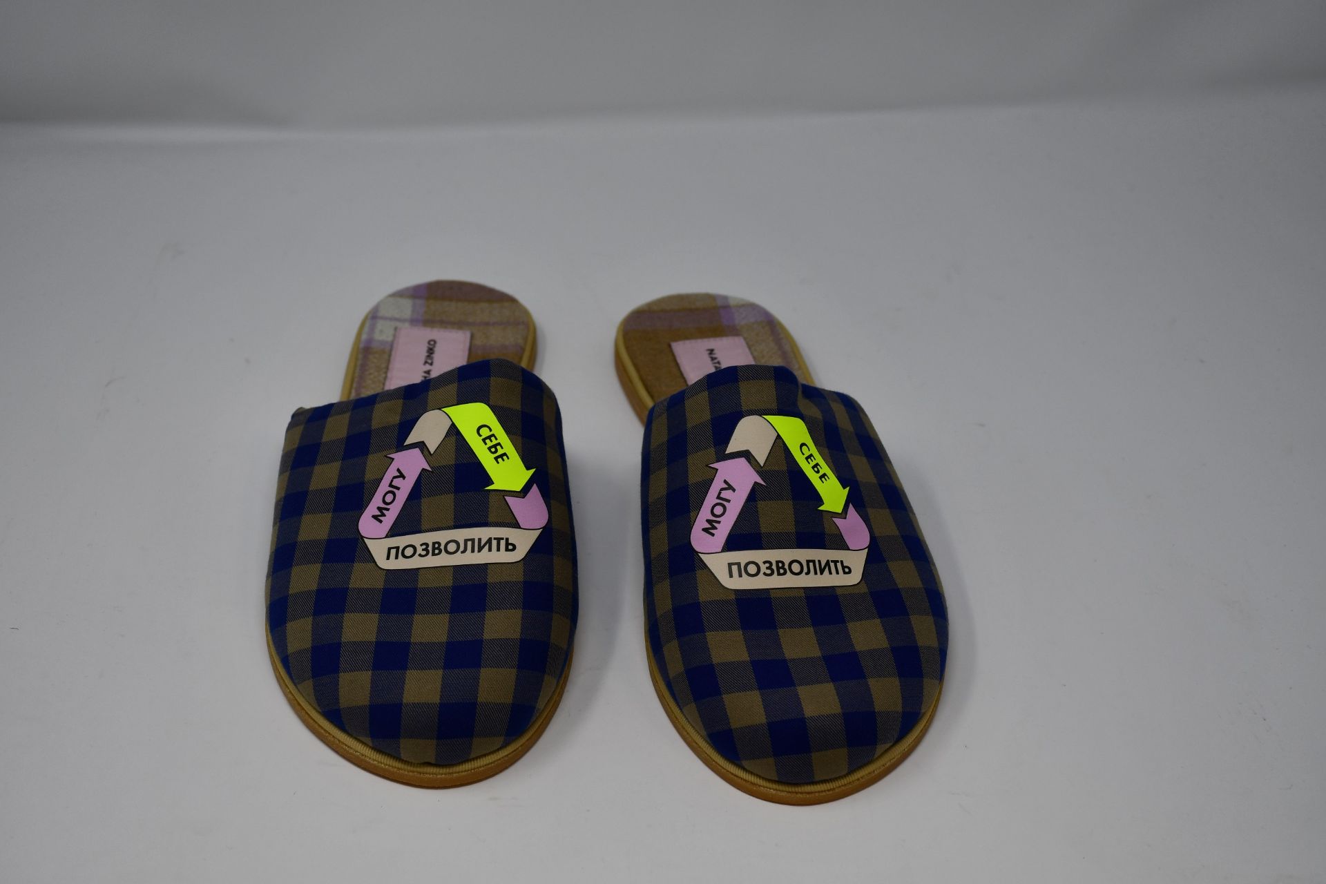 A pair of as new Natasha Zinko Mogu Sebe slippers (Size 39?).