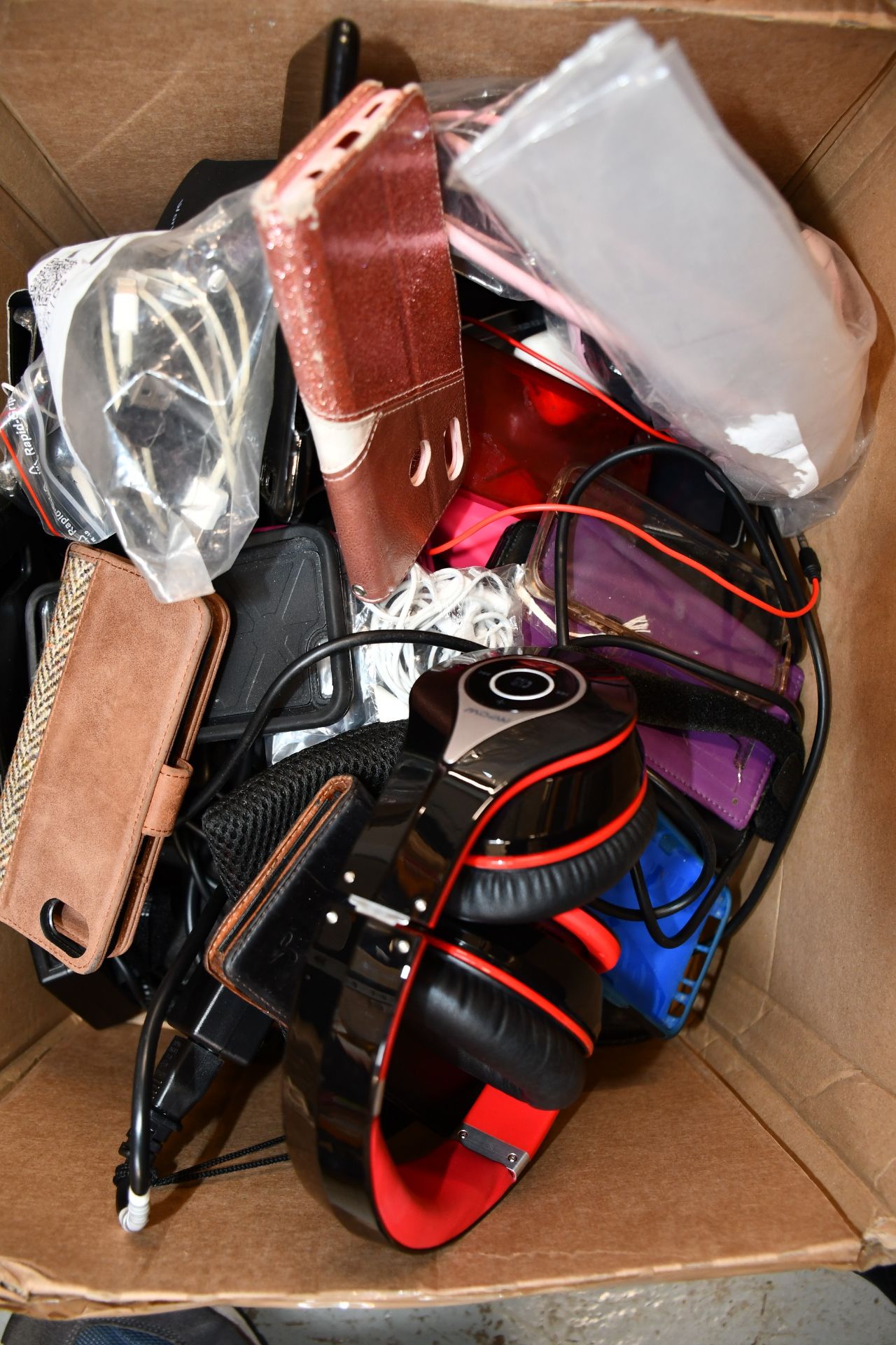 A quantity of assorted pre-owned headphones, phone cases, power packs, chargers and related items. - Image 3 of 3