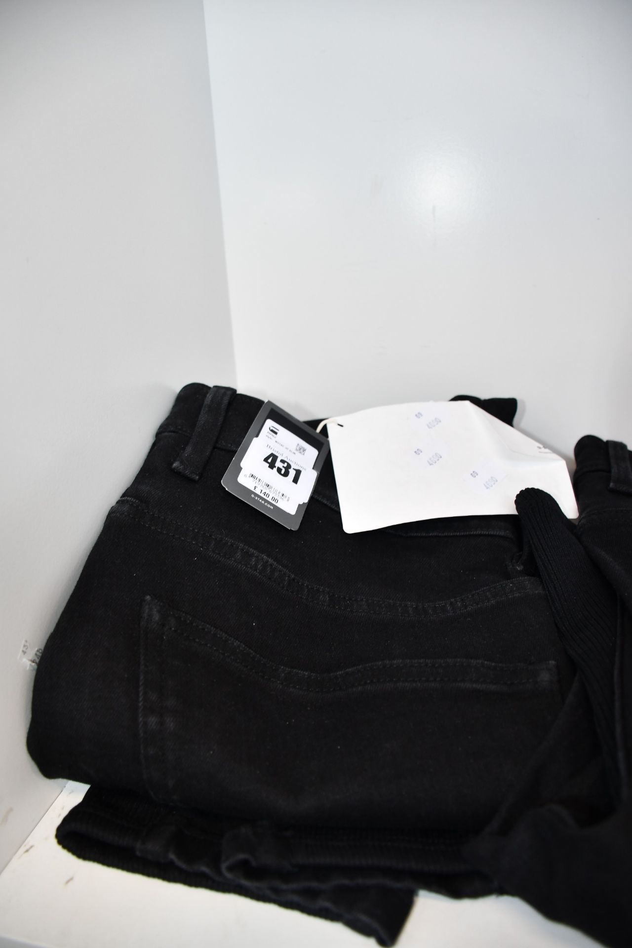 A pair of as new G Star Raw Motac 3D slim jeans (32/32 - RRP £140).