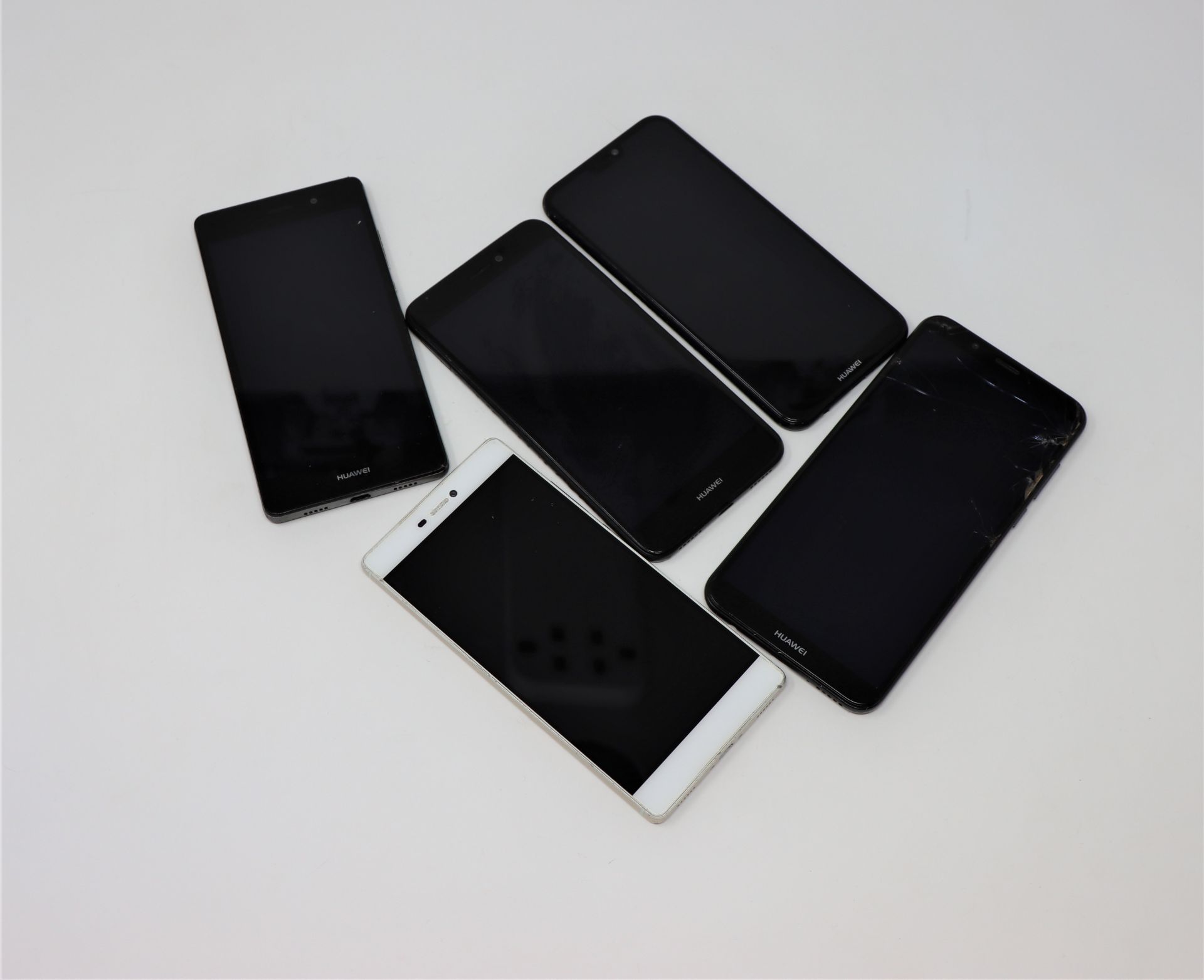 Five pre-owed Samsung smartphones sold for parts; 1 x Huawei Y7 (2018) LDN-01, 1 x Huawei P20 Lite