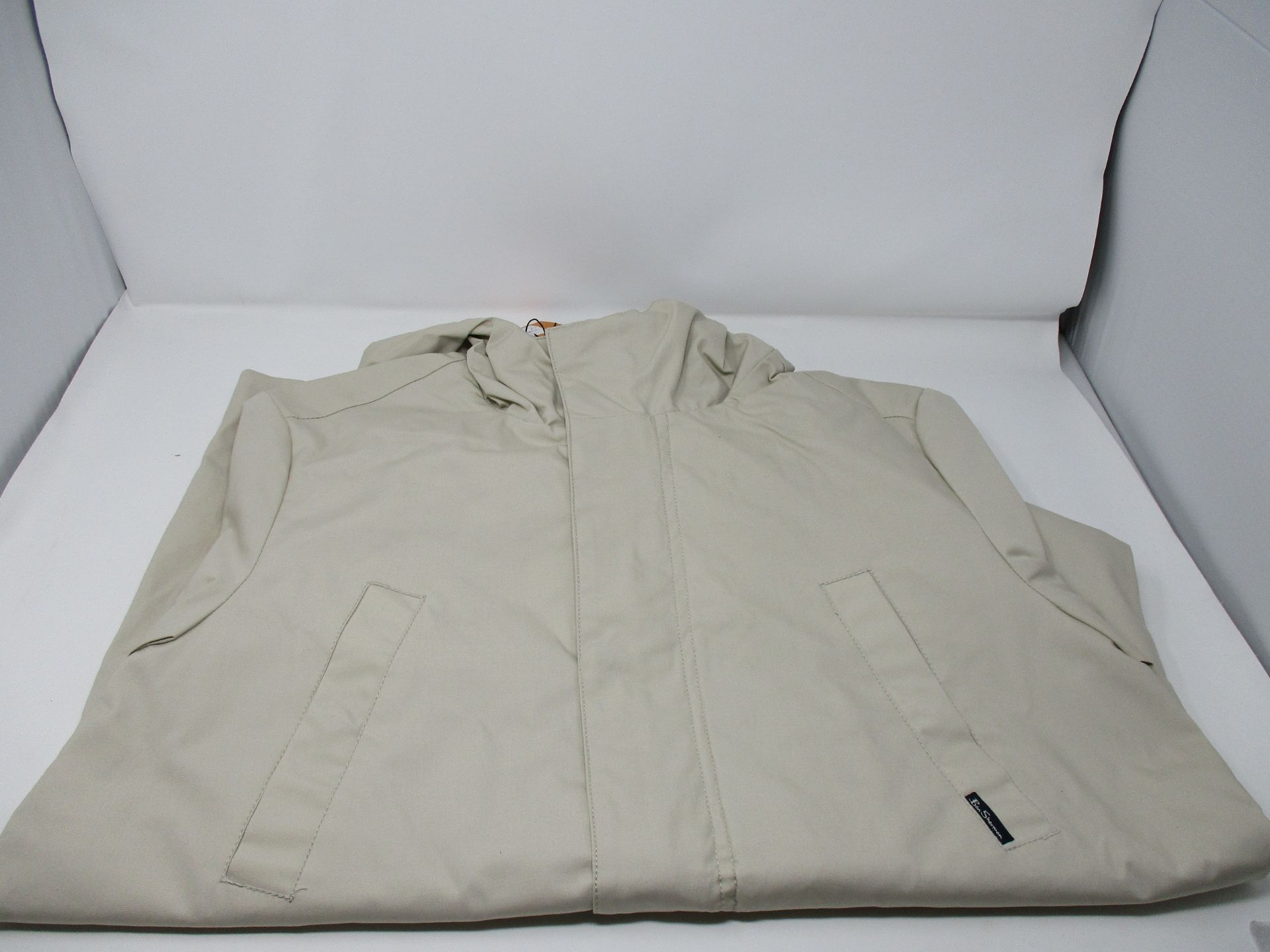 One men's as new Ben Sherman Four Pocket Hooded jacket size L (0062387).