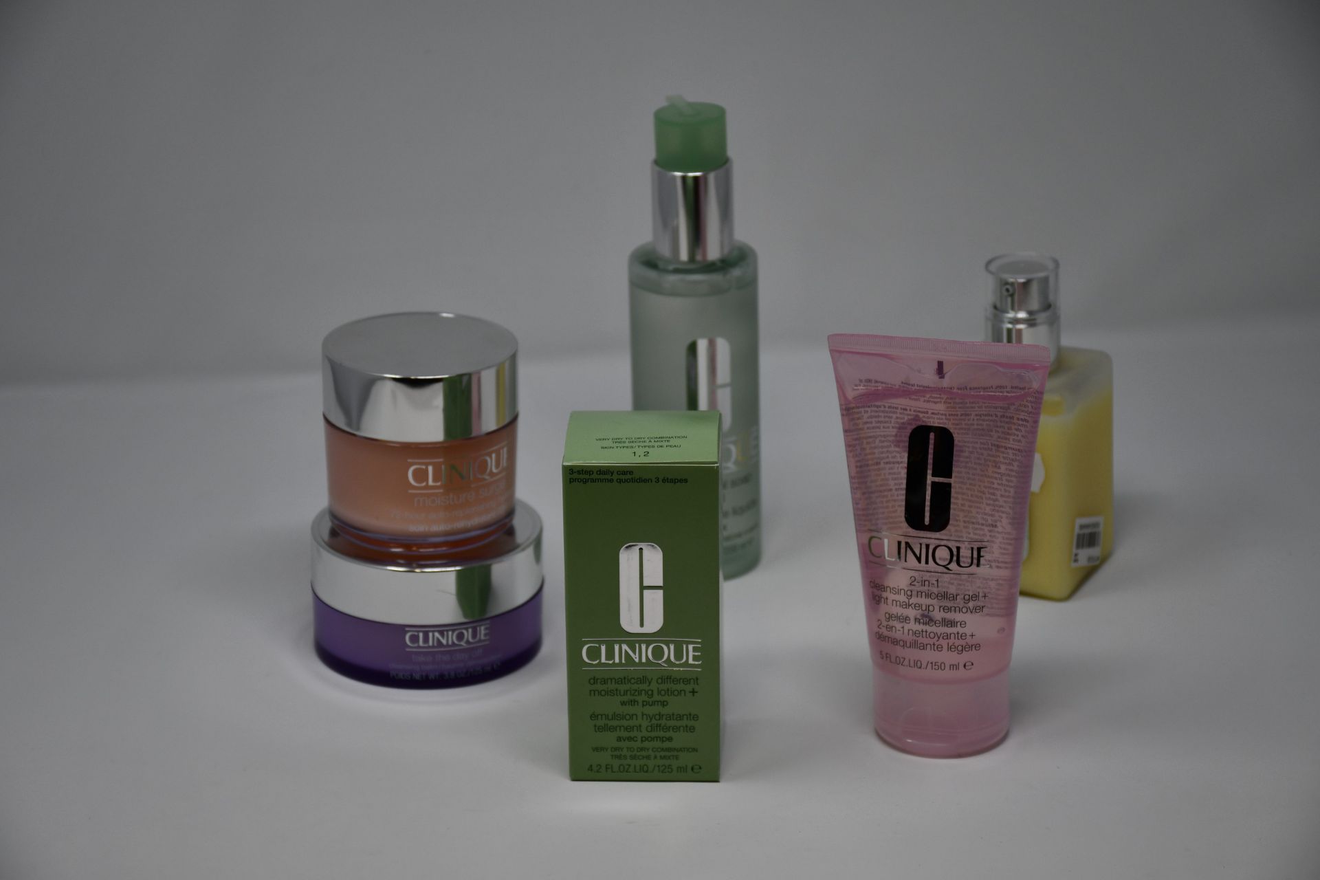 A quantity of as new Clinique cosmetics/toiletries to include Moisture Surge (125ml), Dramatically