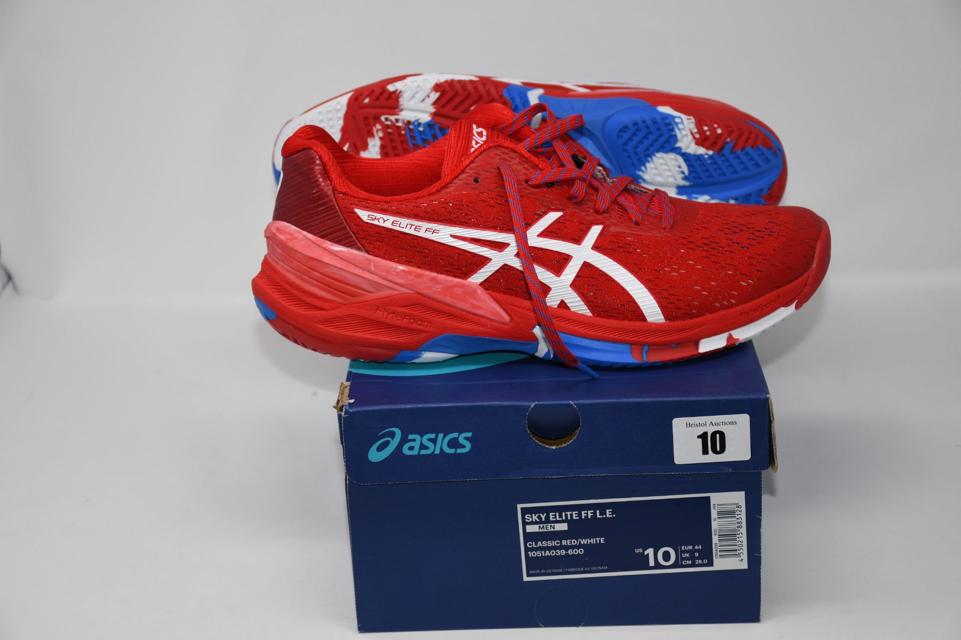 One pair of man's boxed as new Asics Sky Elite FF L.E trainers in classic red and white (UK 9).