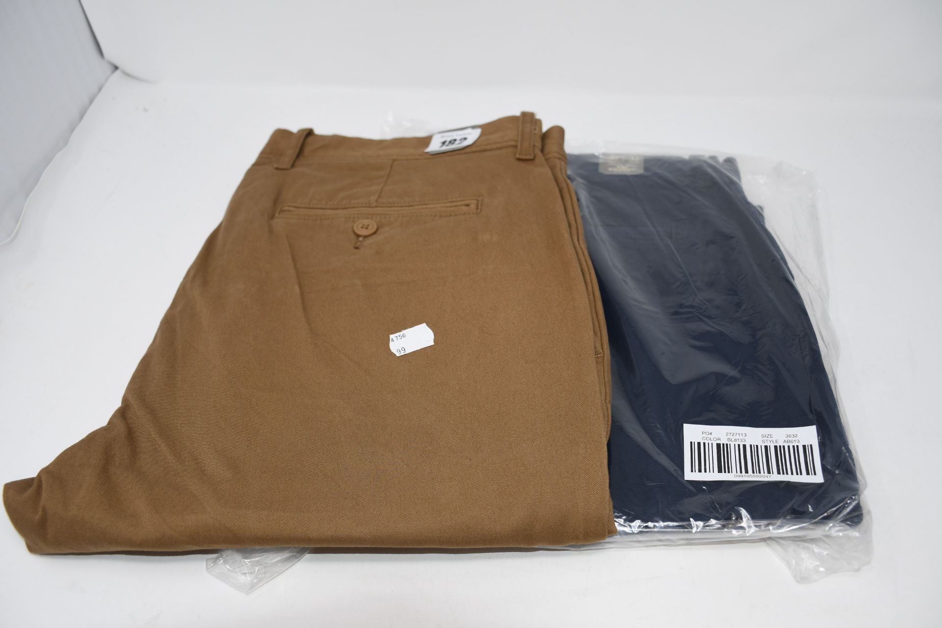 One as new J Crew 250 Skinny-fit pant in stretch chino size 36/32. (Colour: Navy. Item: AB613).