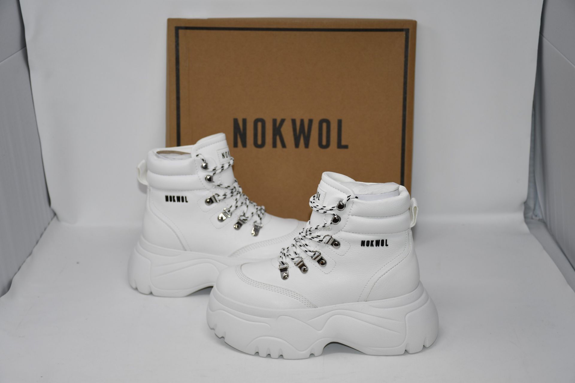 One as new Nokwol Scared white shoes size UK 4.