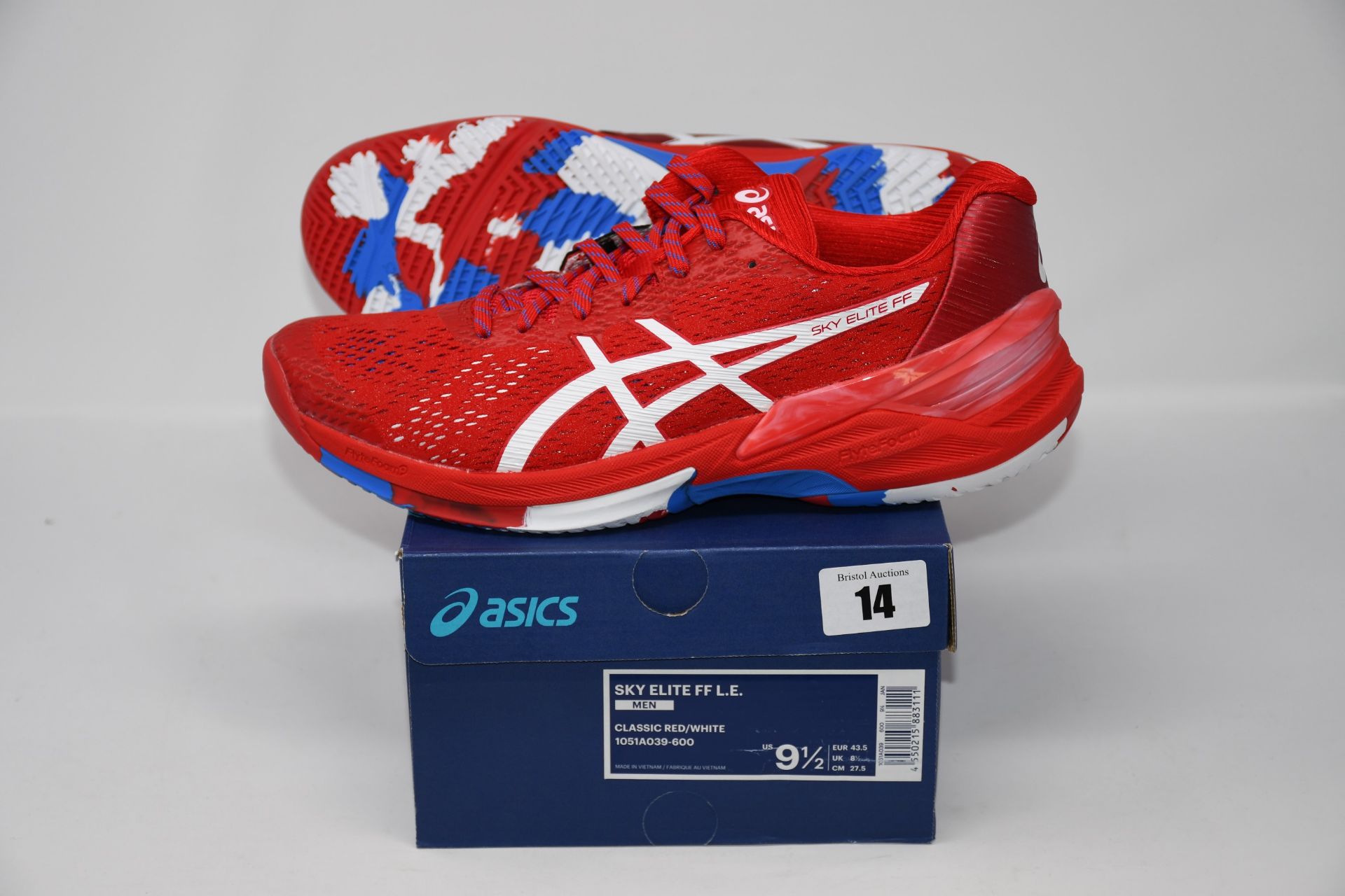 One pair of man's boxed as new Asics Sky Elite FF L.E trainers in classic red and white (UK 8.5).