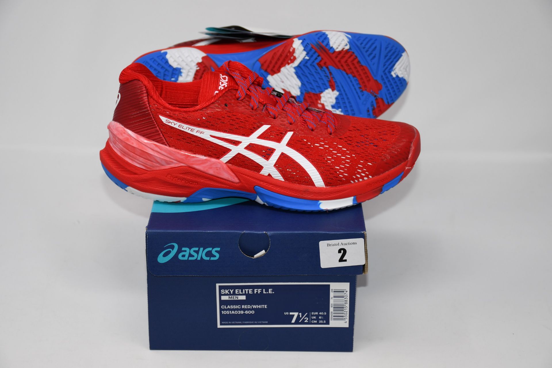 One pair of man's boxed as new Asics Sky Elite FF L.E trainers in classic red and white (UK 6.5).