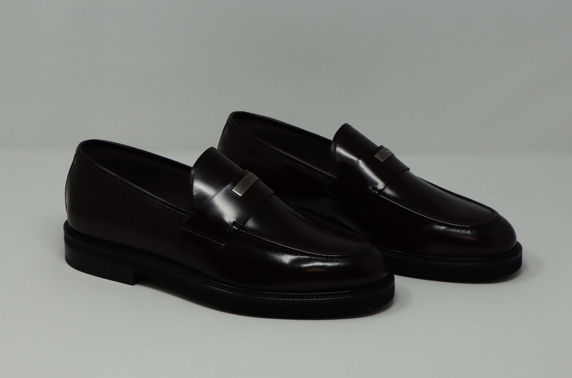 One pair of man's boxed as new Sergio Rossi loafers in Bordeux (EU 6).