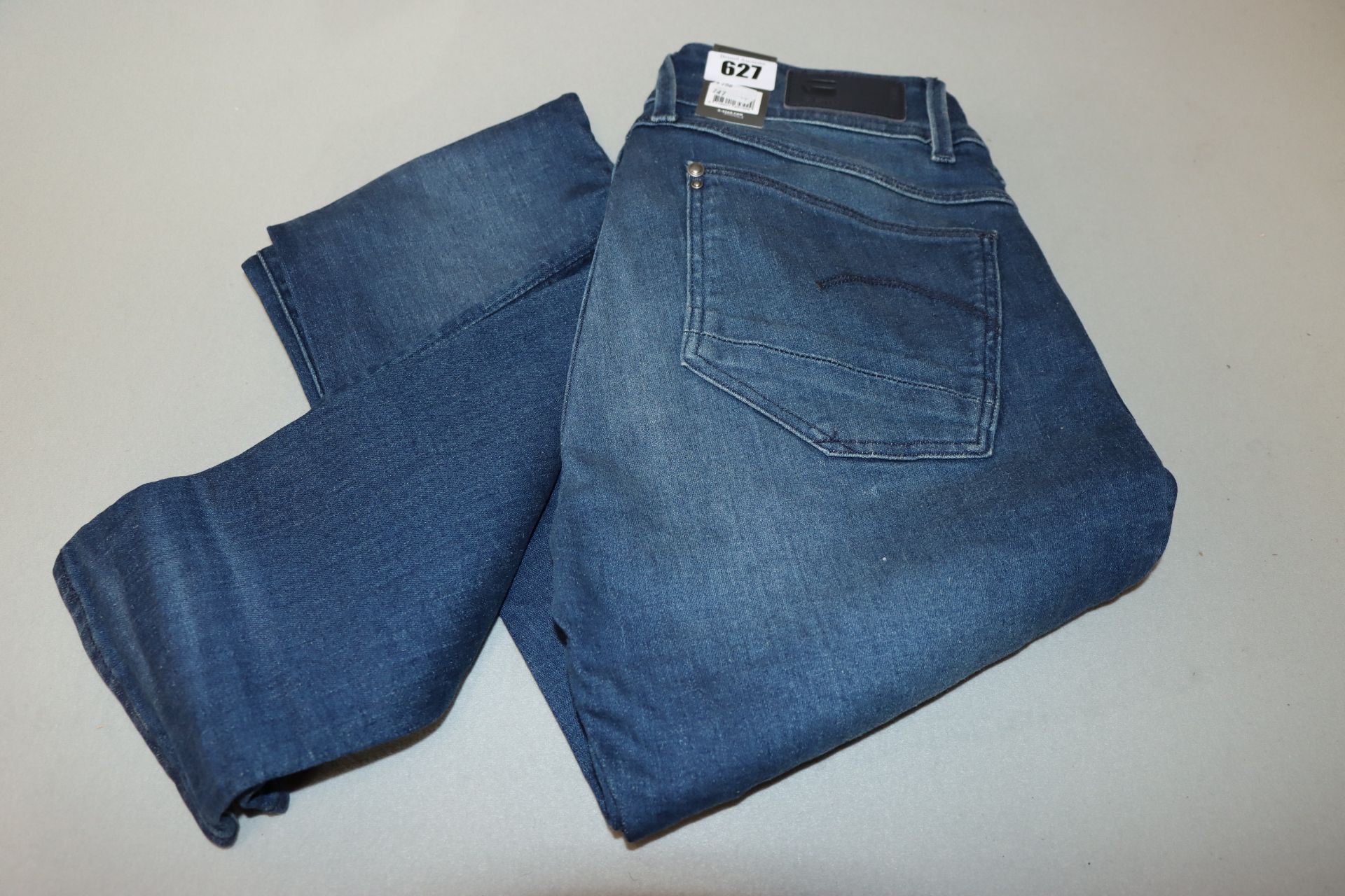 One as new G Raw Lynn Mid Skinny Women jeans size 30/34.