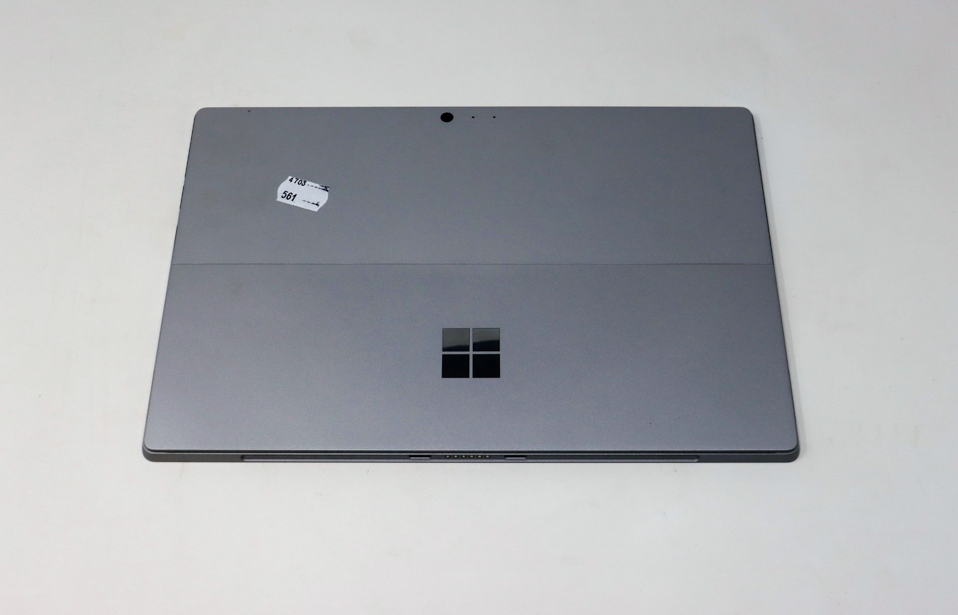 A pre-owned Microsoft Surface Pro 6 Platinum with Intel Core i5-8350U 1.70GHz, 8GB RAM, 256GB - Image 2 of 13