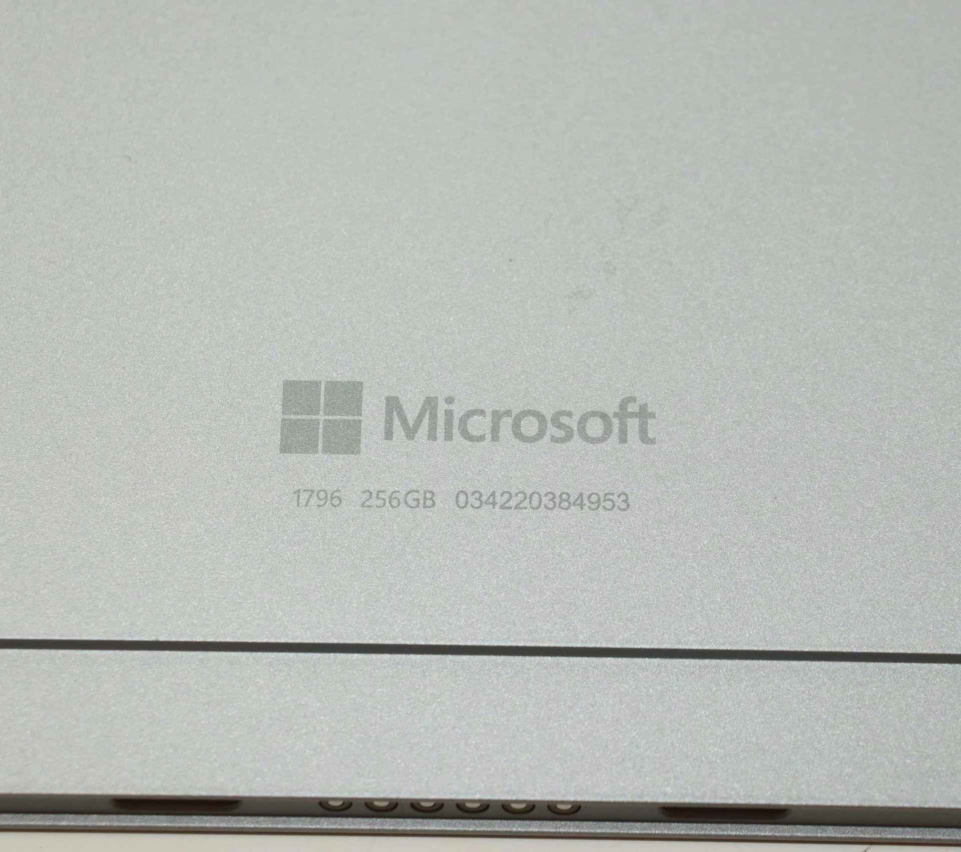 A pre-owned Microsoft Surface Pro 6 Platinum with Intel Core i5-8350U 1.70GHz, 8GB RAM, 256GB - Image 6 of 13