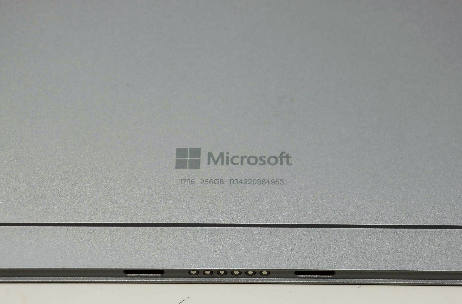 A pre-owned Microsoft Surface Pro 6 Platinum with Intel Core i5-8350U 1.70GHz, 8GB RAM, 256GB - Image 13 of 13