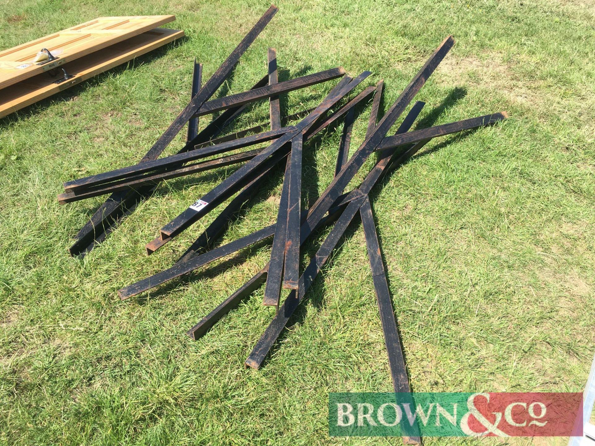 8No 1/4" braced angle iron fence posts (No VAT)