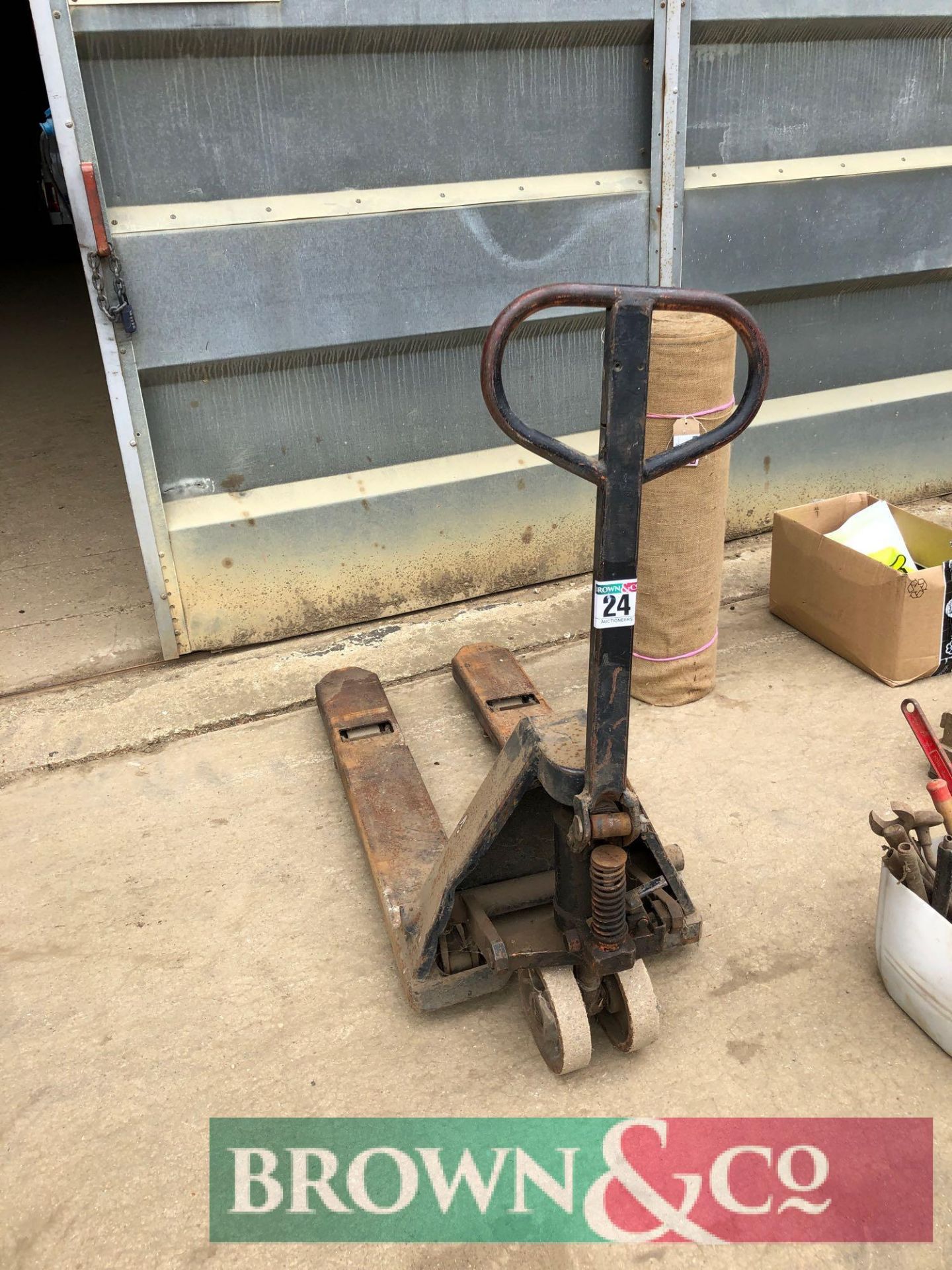 Pallet truck