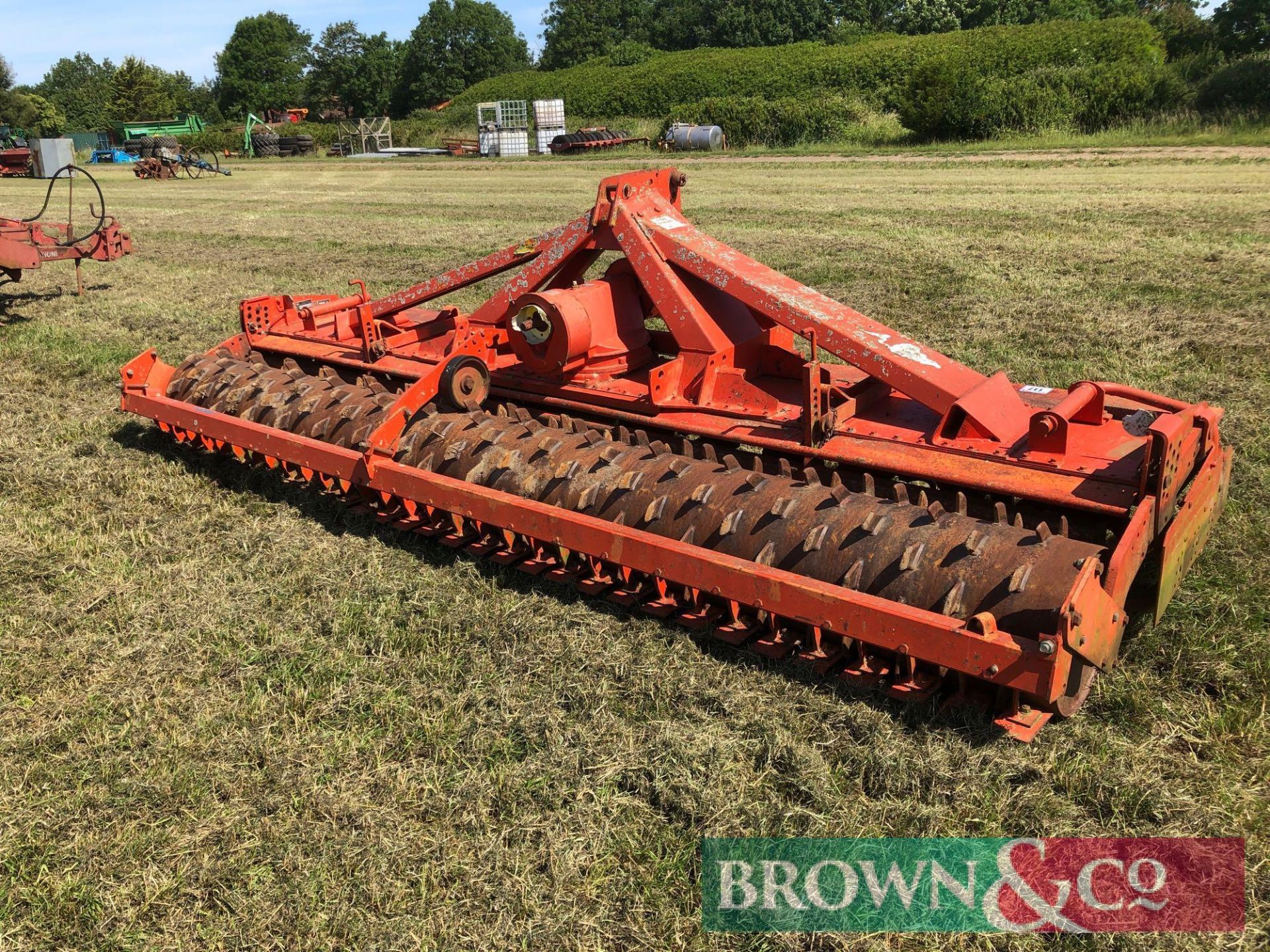 Kuhn HR4002D 4m power harrow with a packer roller. Serial No: 971460 - Image 2 of 6