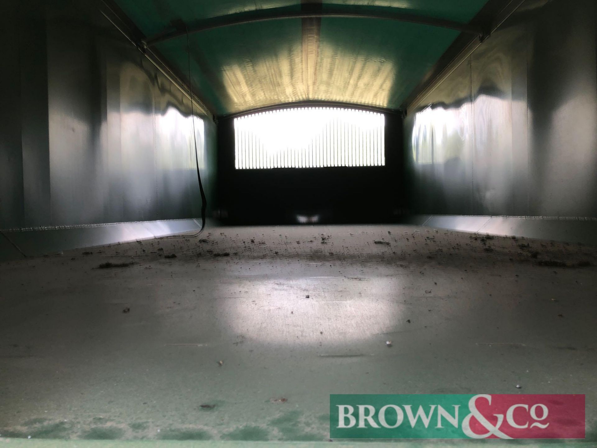 2014 Bailey 14t twin axle grain trailer with hydraulic tailgate, grain chute, sprung drawbar and - Image 6 of 10