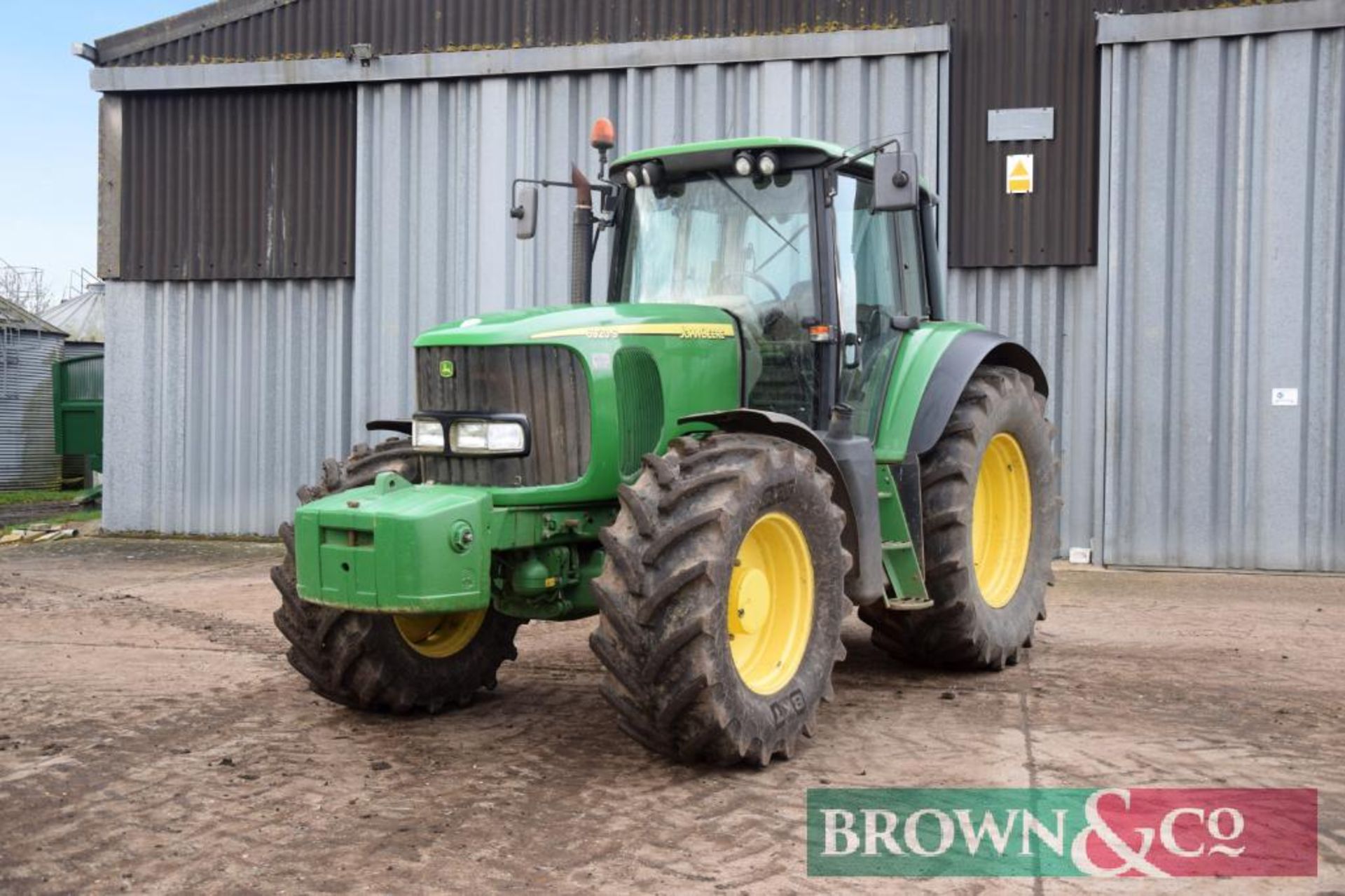 2005 John Deere 6920S 4wd tractor 40Kph Auto Quad, TLS c/w 900kg front weight on 540/65R28 front and - Image 6 of 8