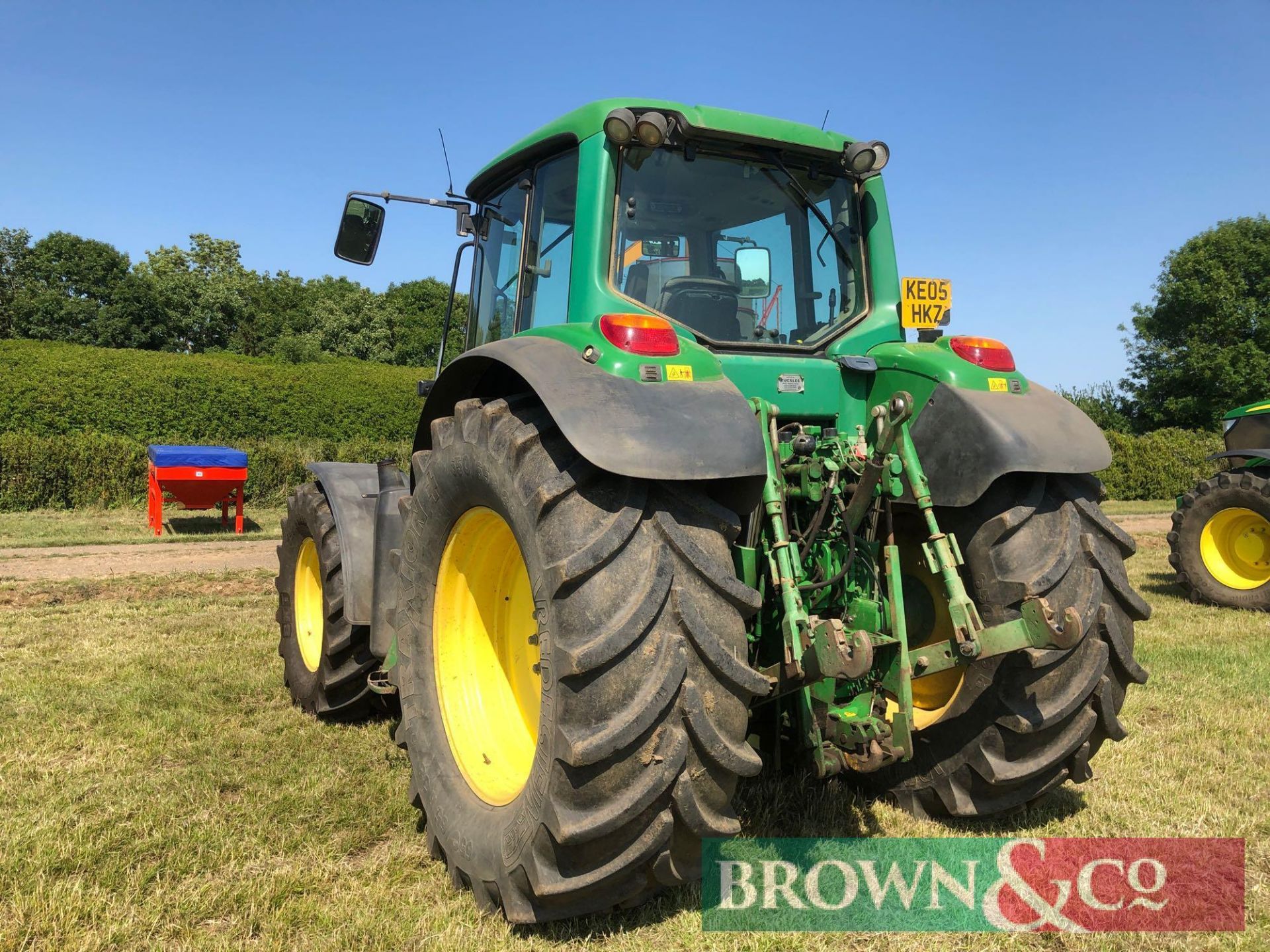 2005 John Deere 6920S 4wd tractor 40Kph Auto Quad, TLS c/w 900kg front weight on 540/65R28 front and - Image 2 of 8