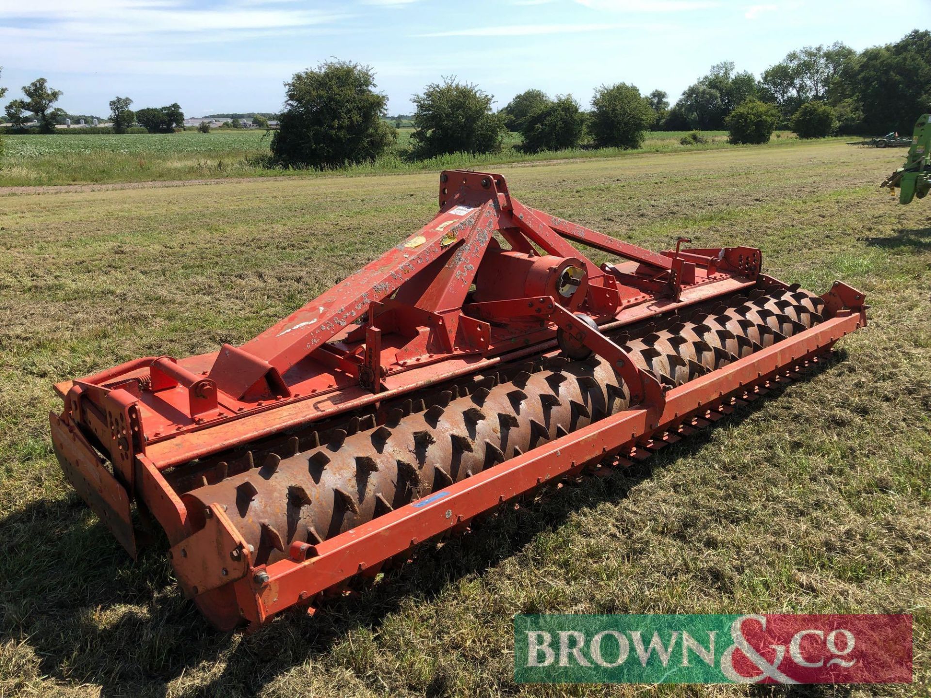 Kuhn HR4002D 4m power harrow with a packer roller. Serial No: 971460 - Image 3 of 6