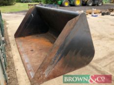 Grain bucket 2t with pin and cone brackets