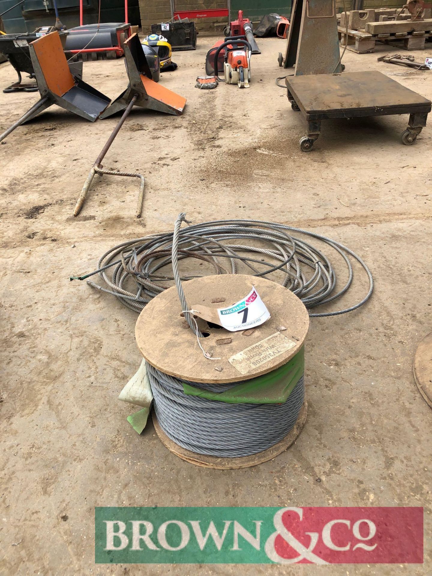 Quantity 8mm wire rope