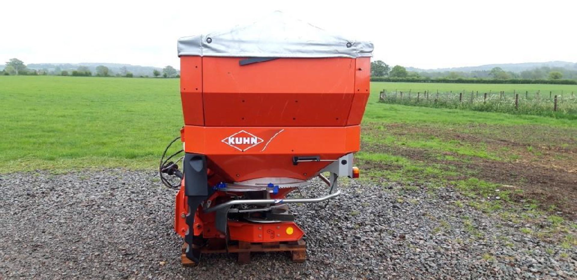 Kuhn Axis 40.1 W Weigh Cell Fertiliser Spreader - Image 3 of 14