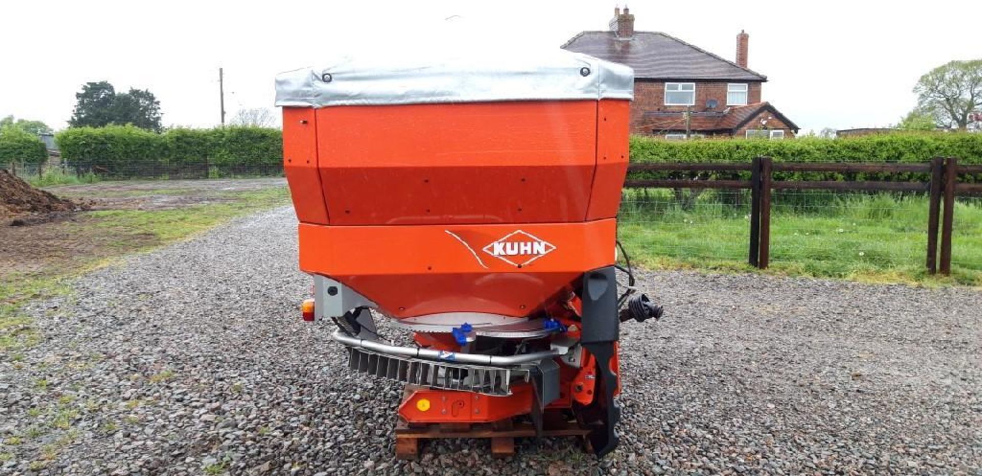 Kuhn Axis 40.1 W Weigh Cell Fertiliser Spreader - Image 7 of 14