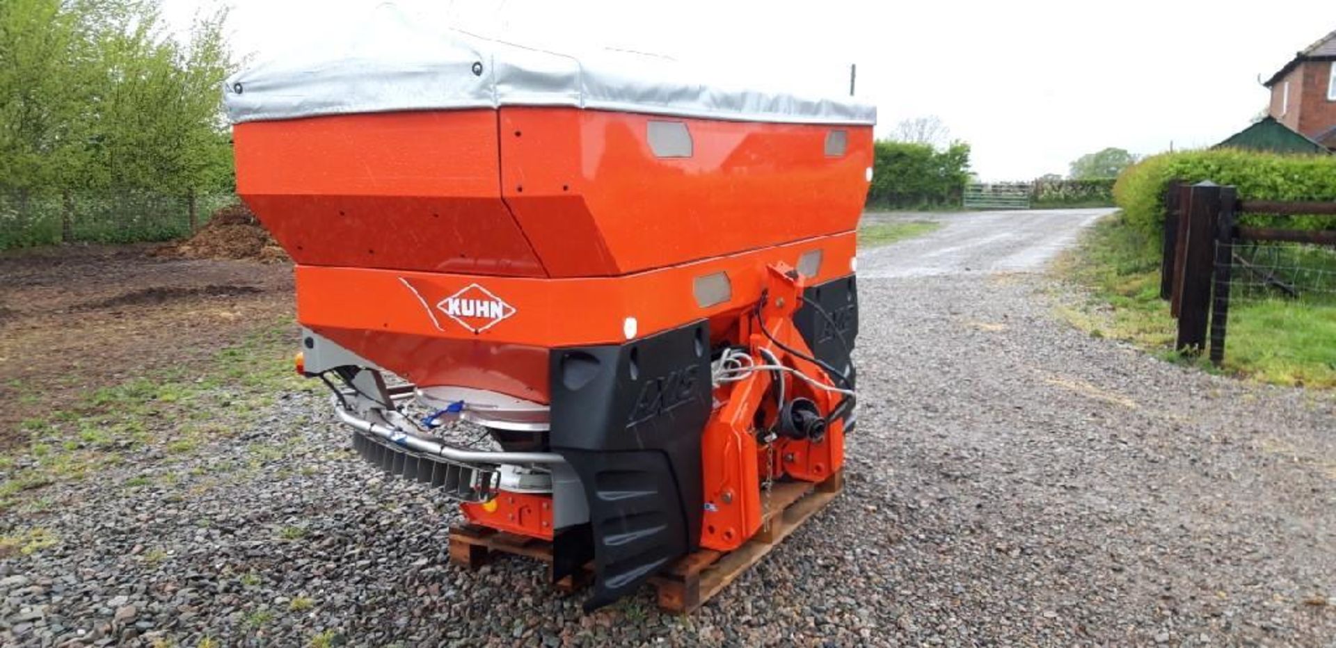Kuhn Axis 40.1 W Weigh Cell Fertiliser Spreader - Image 8 of 14