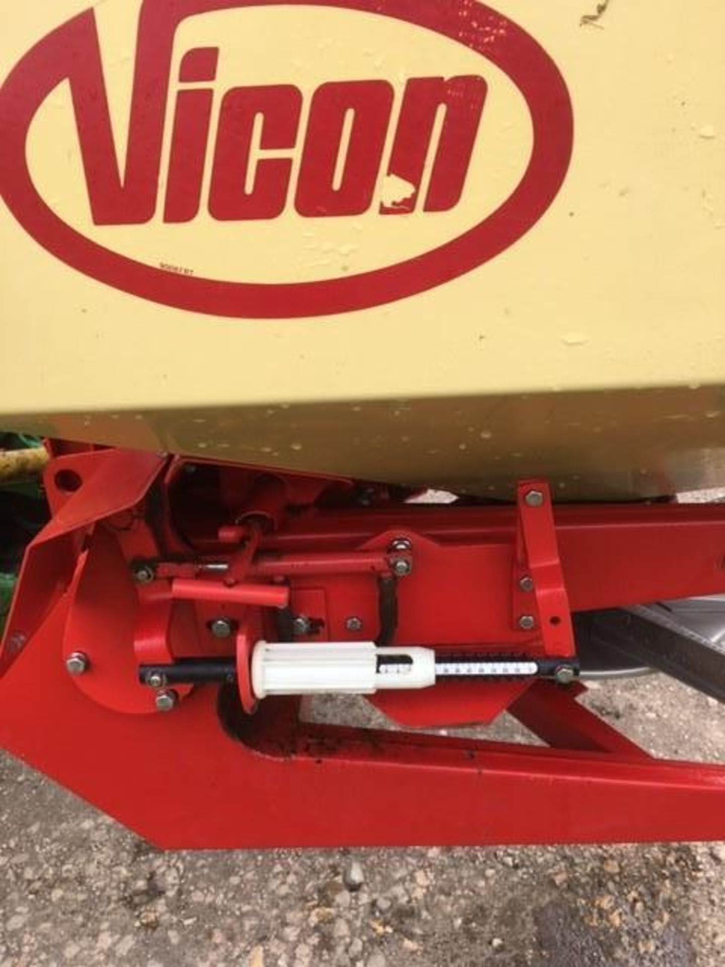 Vicon RotaFlow Spreader - Image 5 of 6