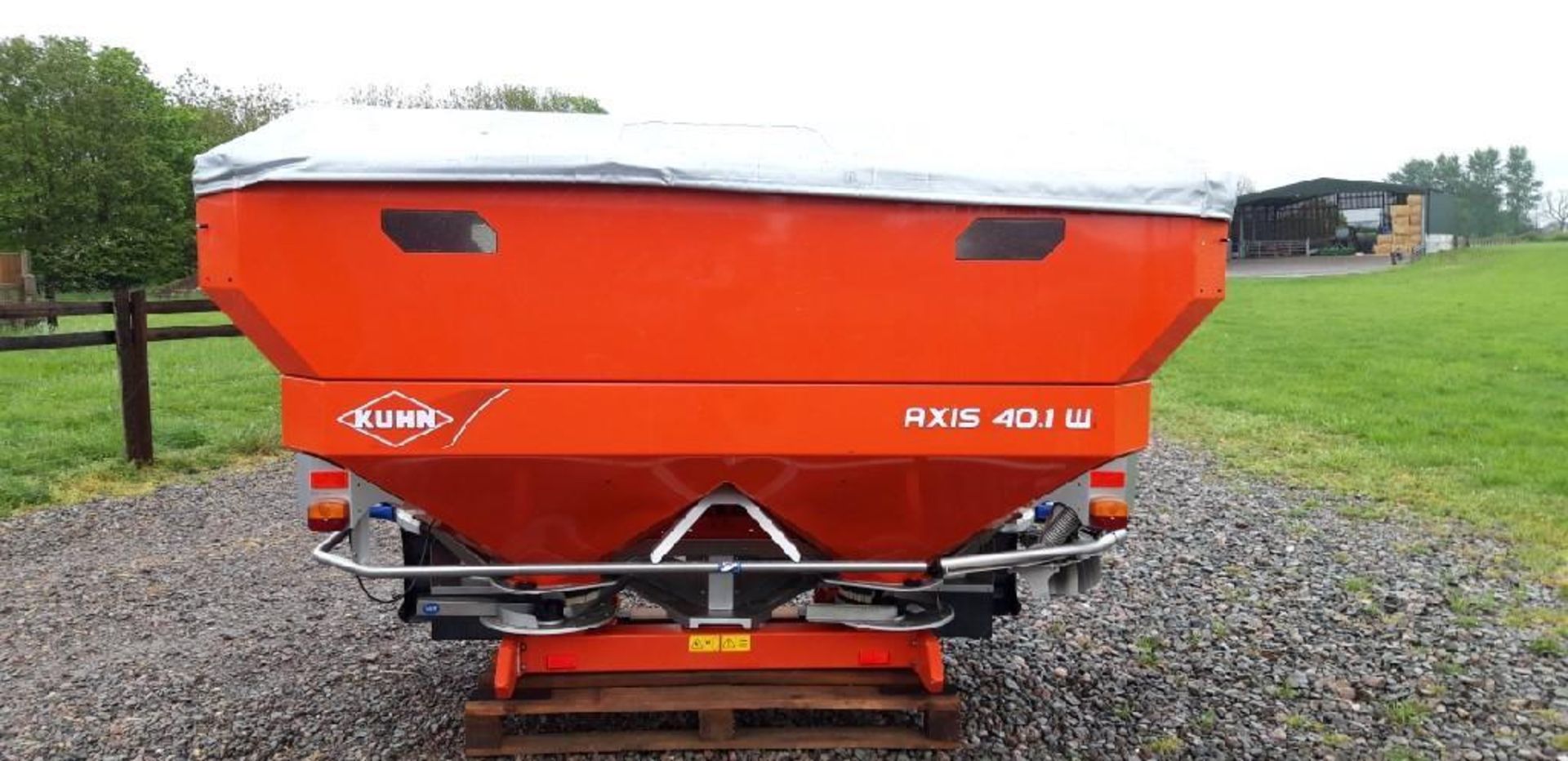 Kuhn Axis 40.1 W Weigh Cell Fertiliser Spreader - Image 5 of 14