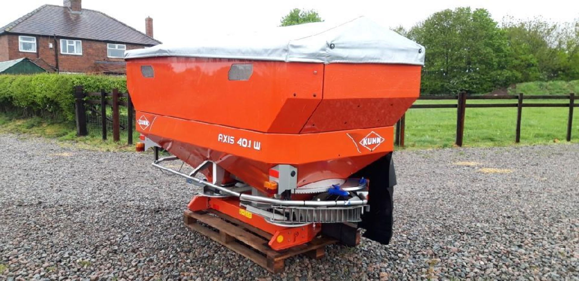 Kuhn Axis 40.1 W Weigh Cell Fertiliser Spreader - Image 6 of 14