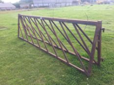 Diagonal feed barrier, 14ft (2)