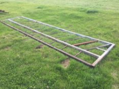Diagonal feed barrier 17ft