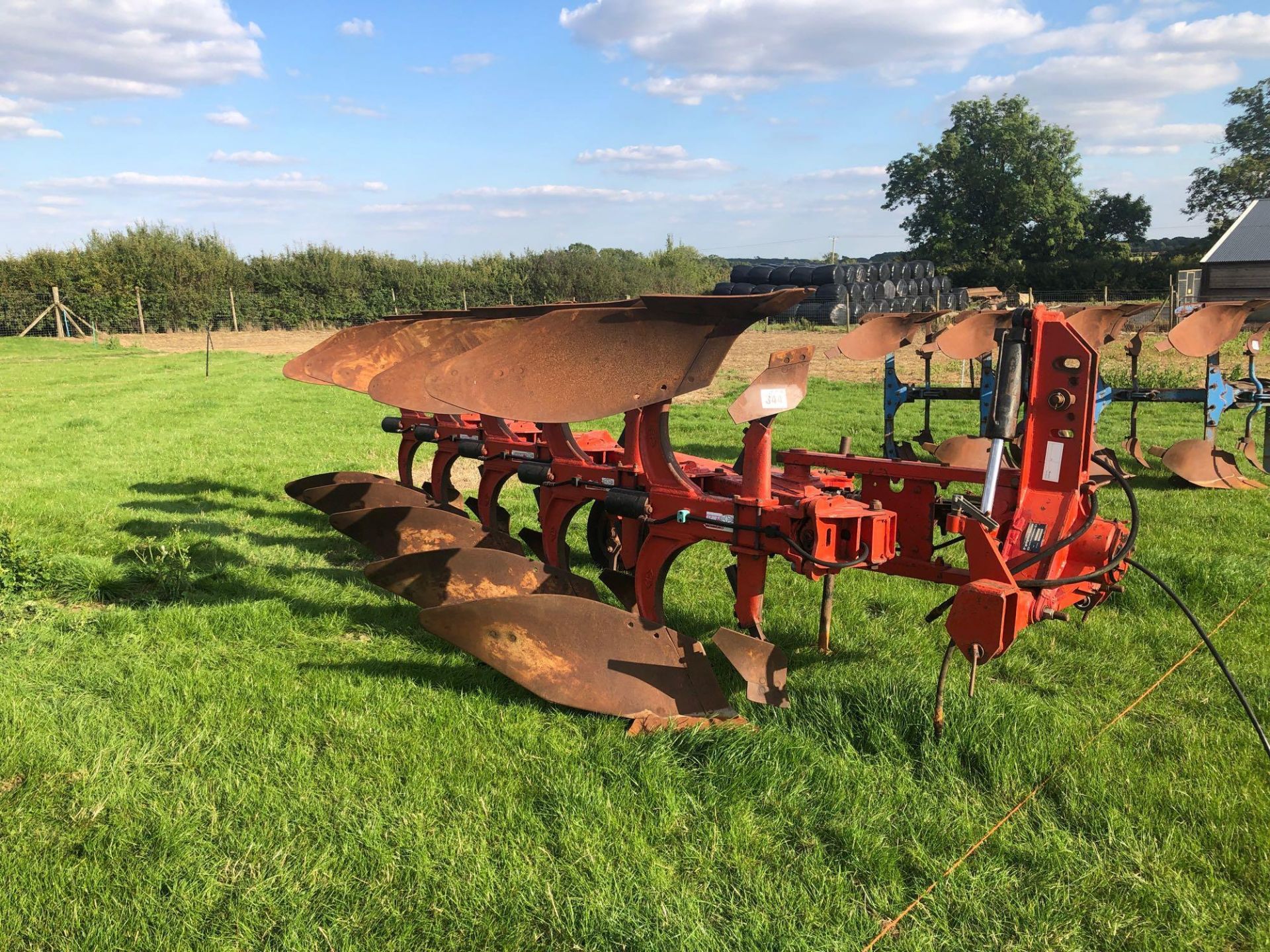 Gregoire Besson 5f (4+1) reversible manual vari-width plough with skimmers. Serial No: 33219303 - Image 2 of 4