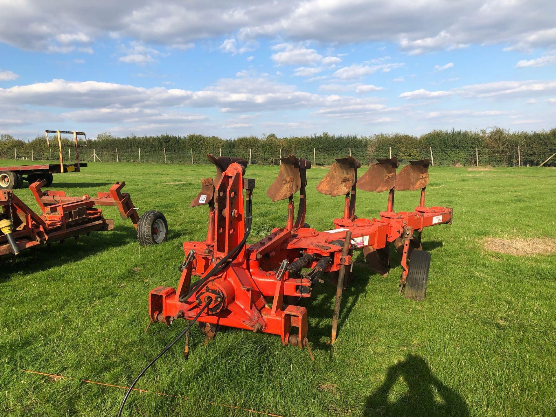 Gregoire Besson 5f (4+1) reversible manual vari-width plough with skimmers. Serial No: 33219303 - Image 3 of 4