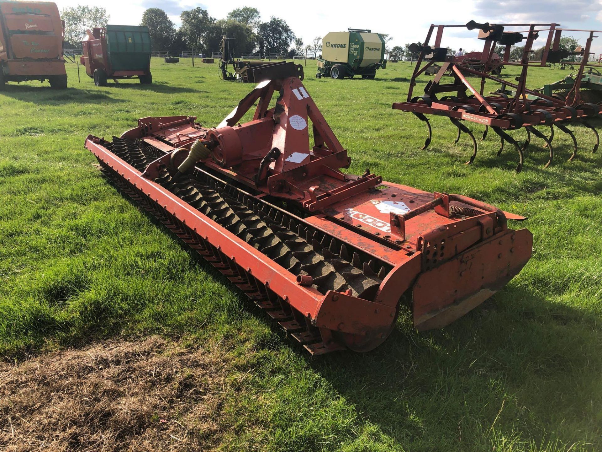 Kuhn HR4001D 4m power harrow with packer roller - Image 3 of 4