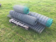 Quantity new wire fencing