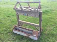 Onion and bulb bagging unit with feed racks