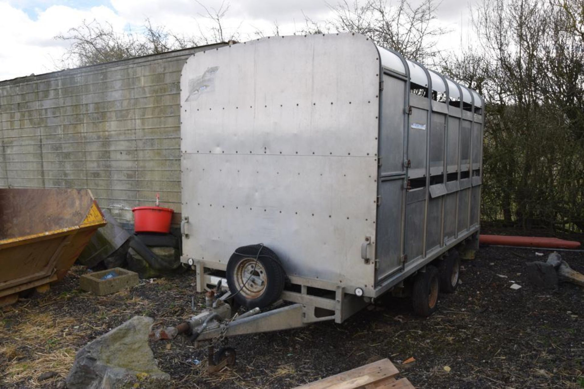 *Ifor Williams twin axle livestock trailer. Serial No: DE1200 12. VAT Payable on this lot - Image 5 of 5