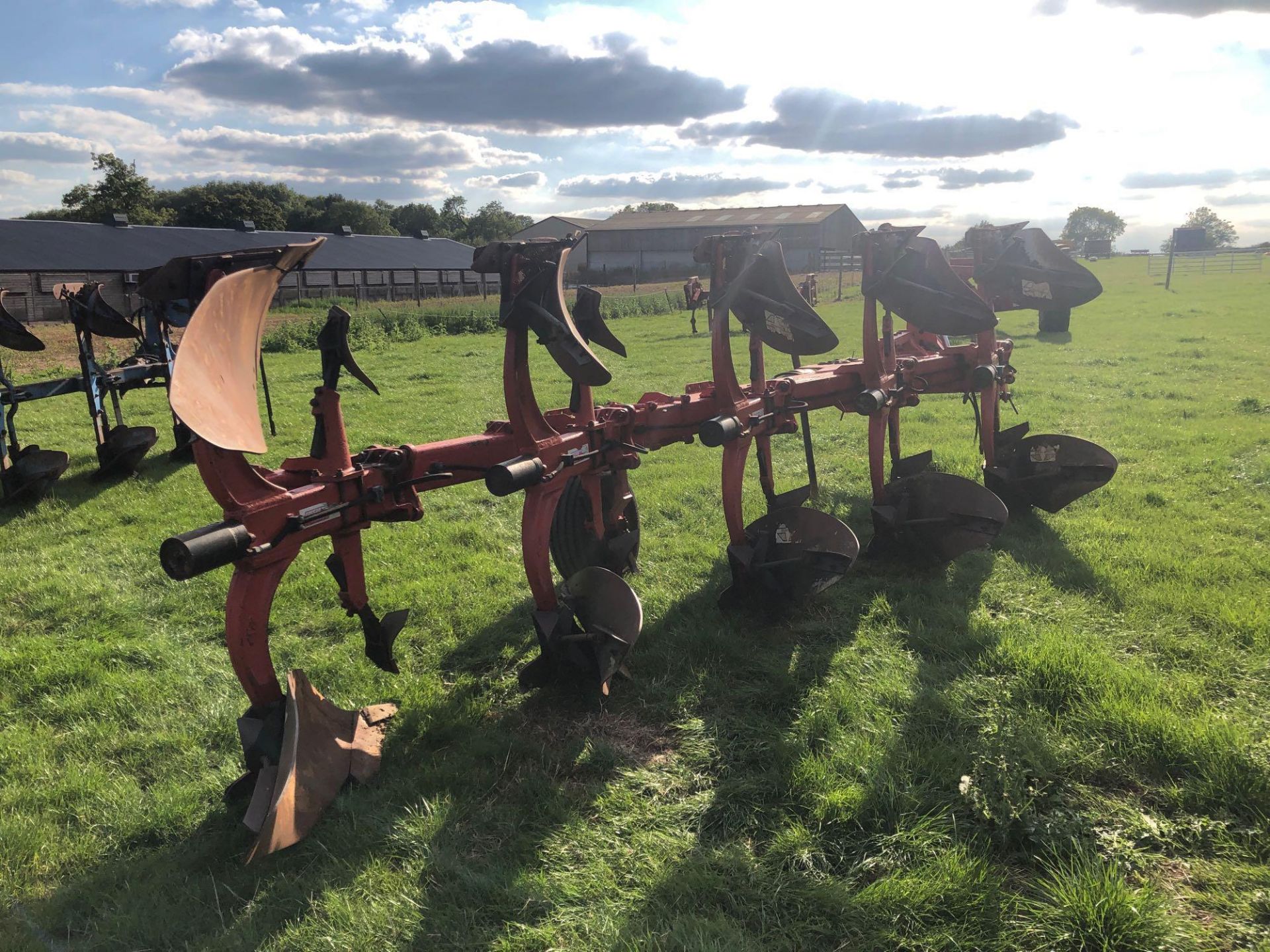 Gregoire Besson 5f (4+1) reversible manual vari-width plough with skimmers. Serial No: 33219303 - Image 4 of 4