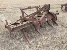 Chisel plough with tramline eradicator tines