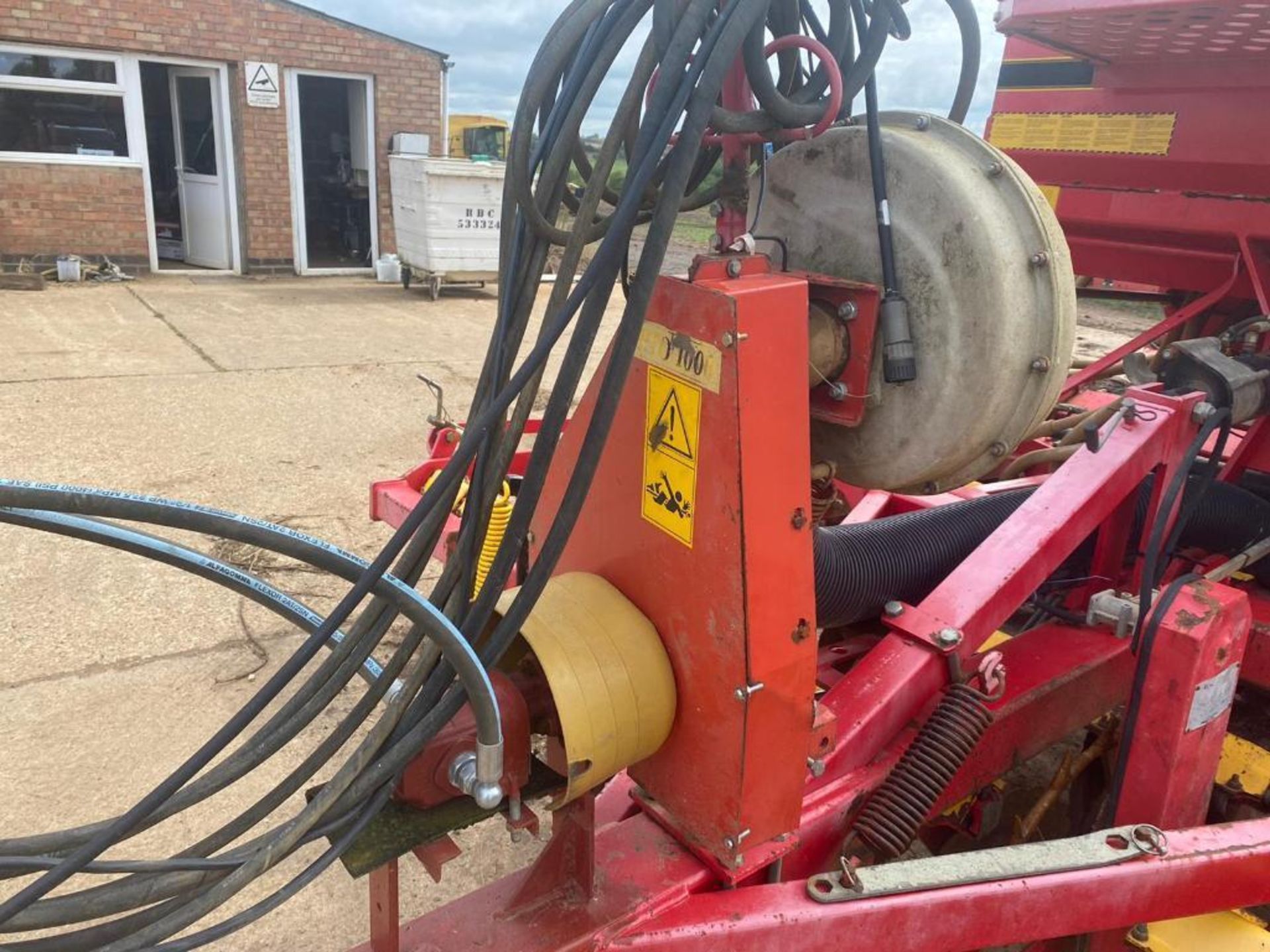 2002 Vaderstad Rapid 400s 4m disc system drill. Serial No: 12243. Hectares: 7,500. Control box in of - Image 13 of 15