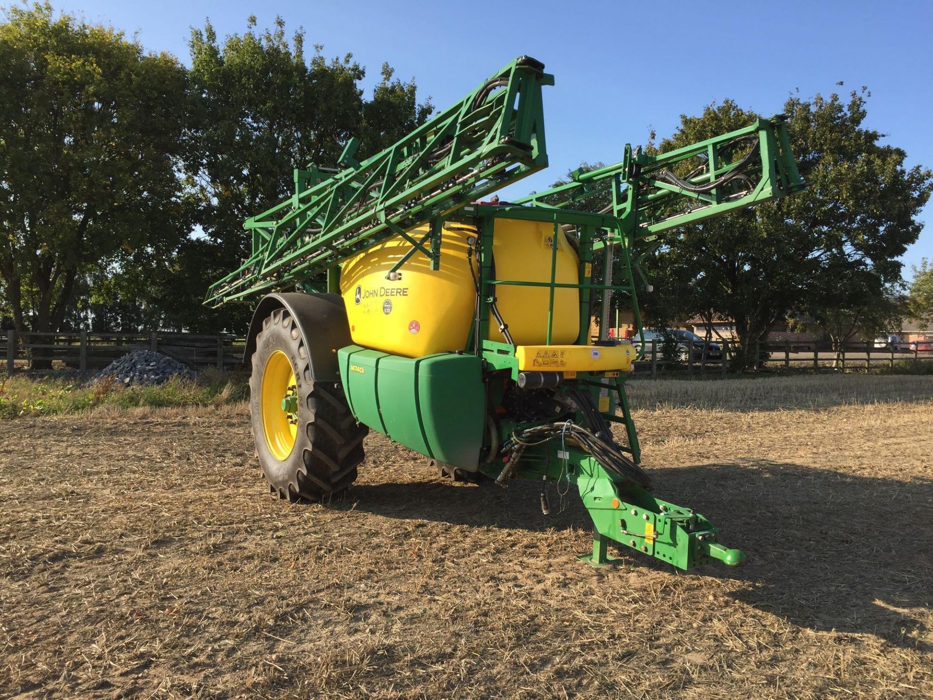 2017 John Deere M740i 24m trailed sprayer, 4000l tank on 520/85R38 wheels and tyres. Hectares: c.12,