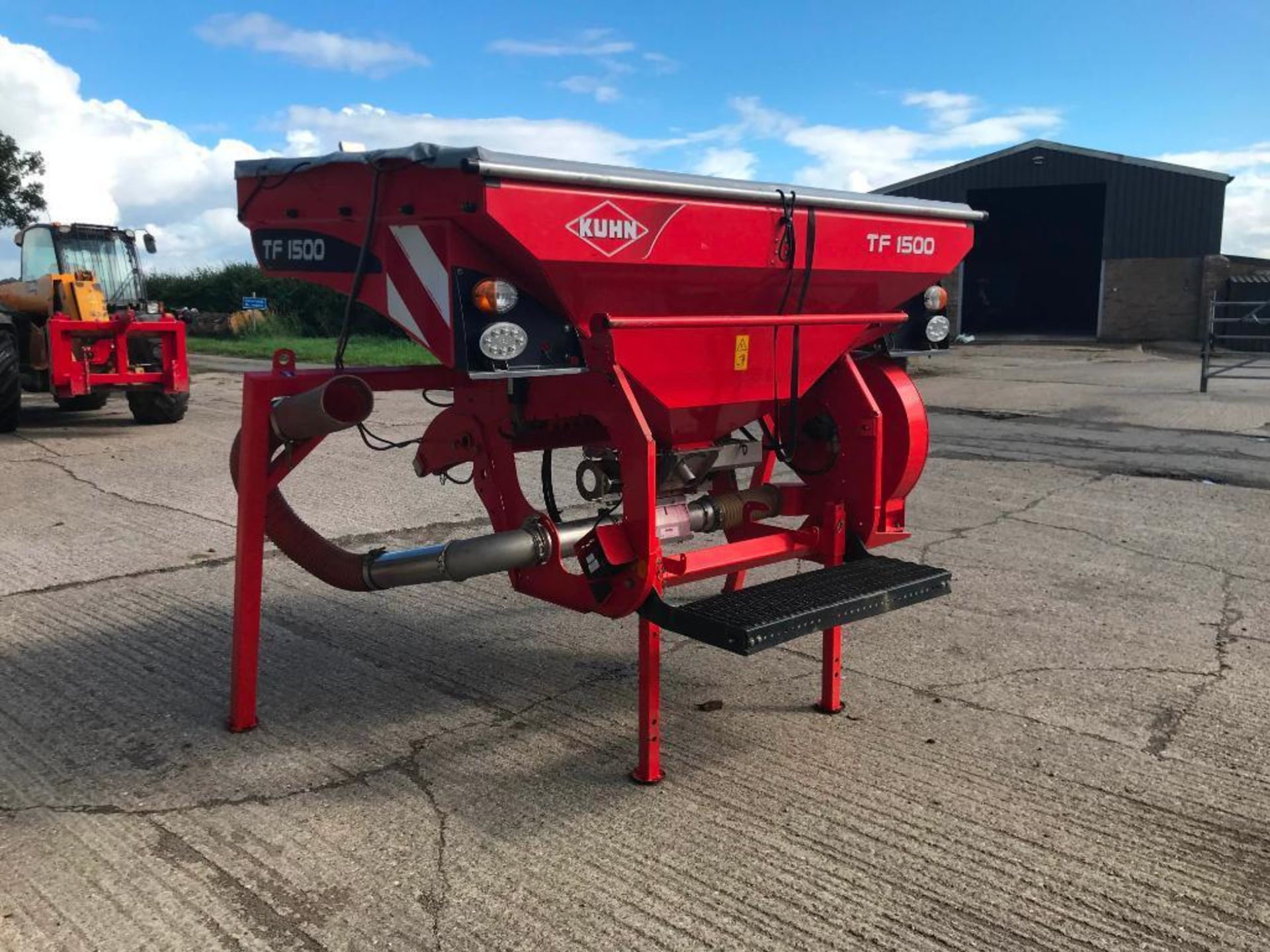 Kuhn TF1500 front hopper with side pipework and S Control box in office - Image 2 of 6