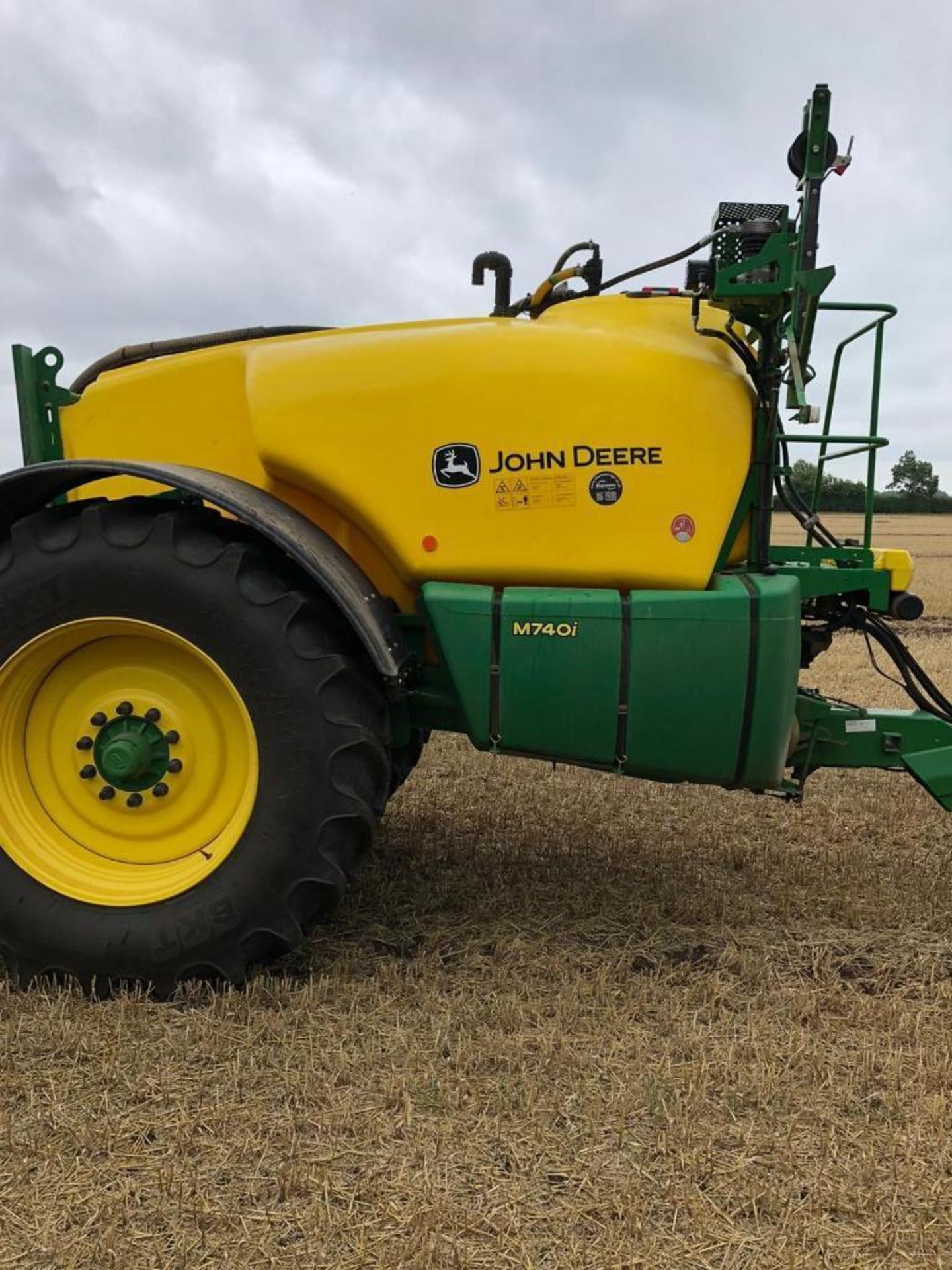 2017 John Deere M740i 24m trailed sprayer, 4000l tank on 520/85R38 wheels and tyres. Hectares: c.12, - Image 10 of 14