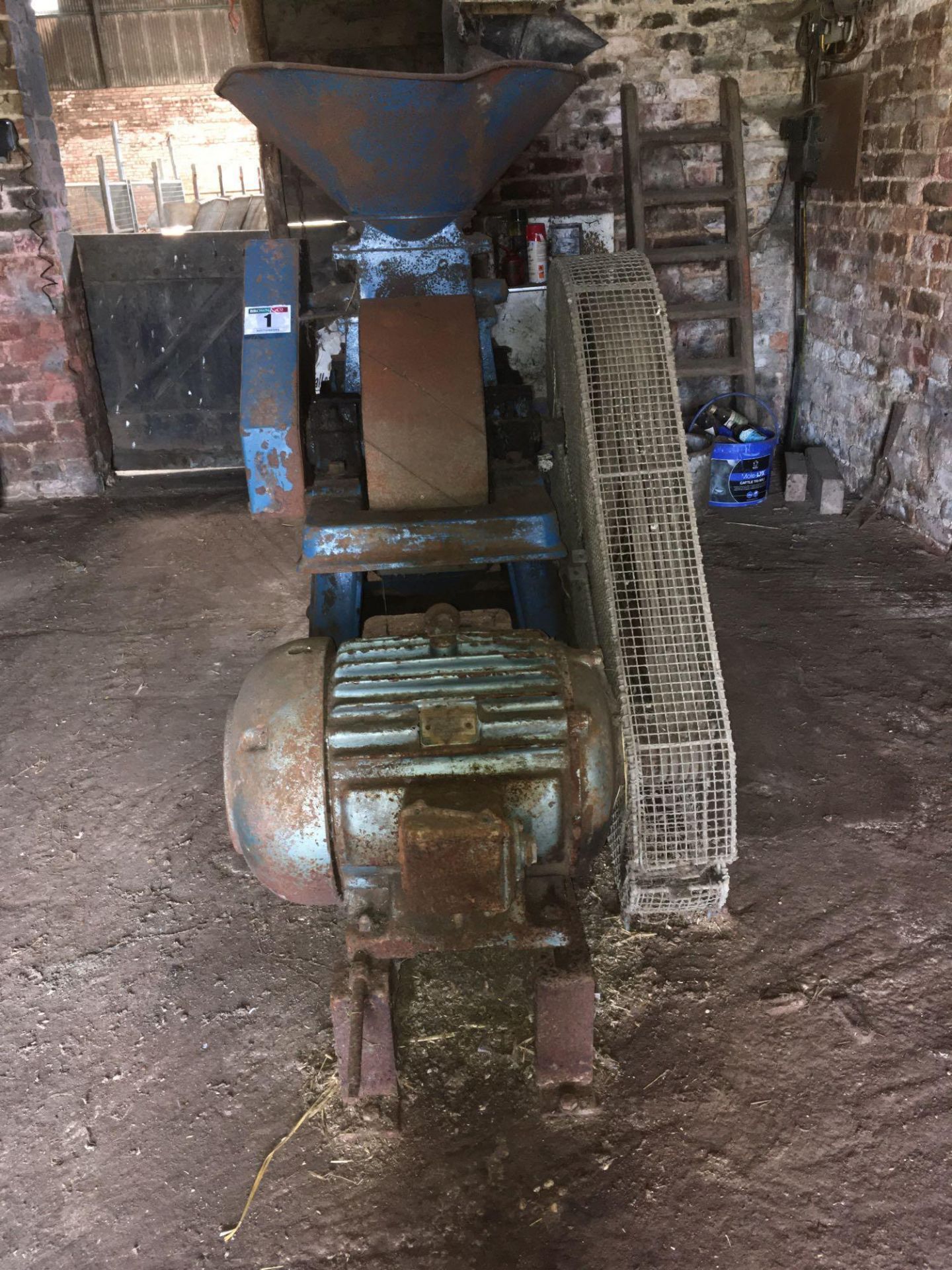 Hunt roller mill