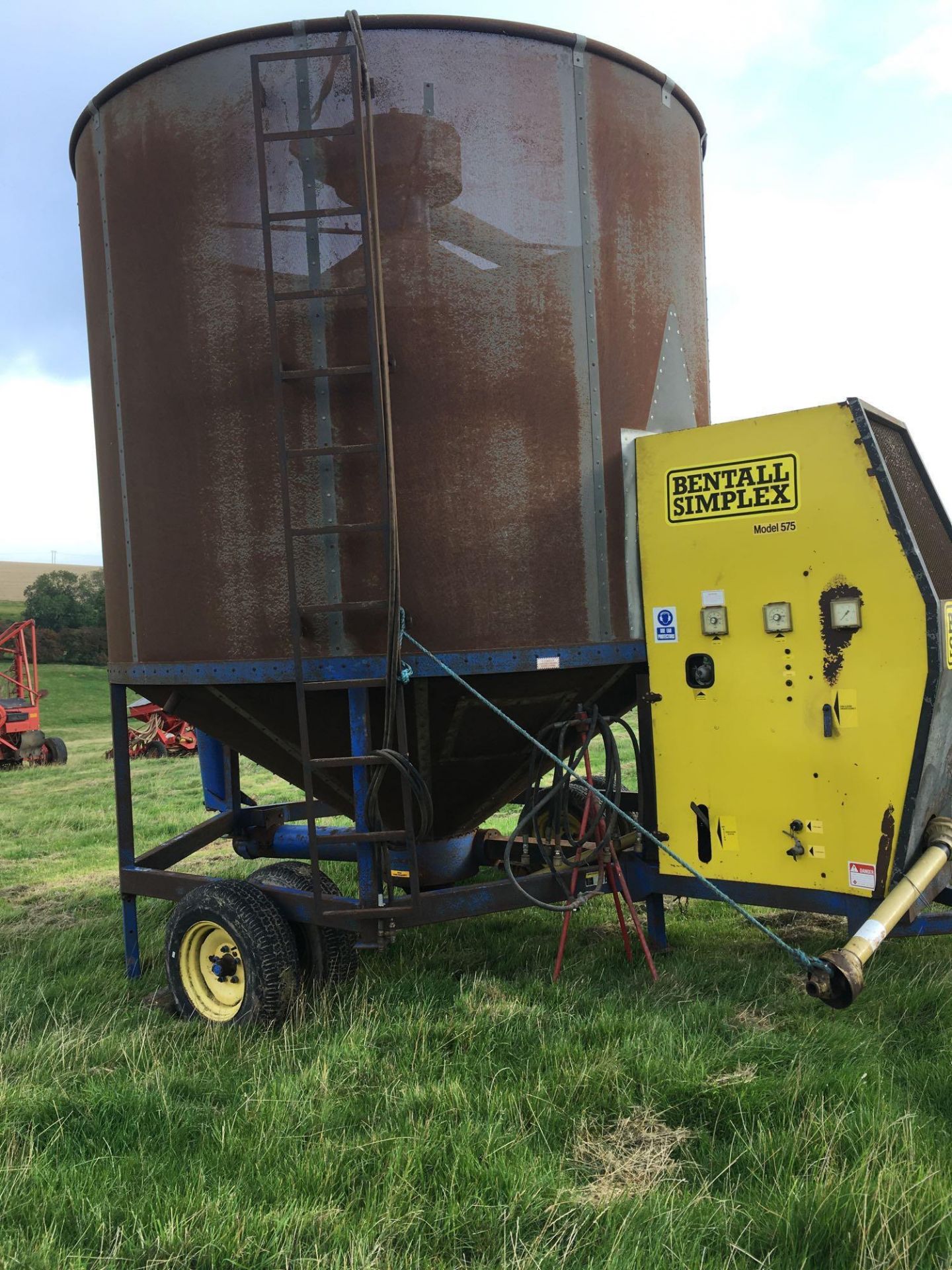 1986 Bentall Simplex 575 12t mobile grain dryer, PTO driven, 6 manifold gas burner. Barn stored. Ser - Image 2 of 3