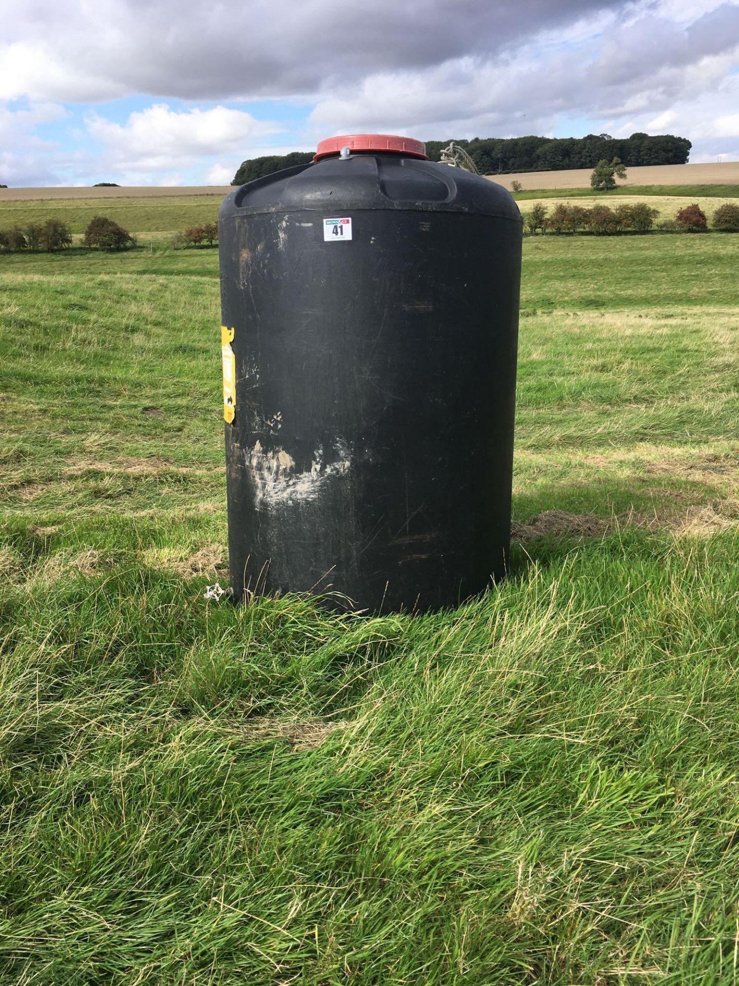 Water tank approx 1,000 litre